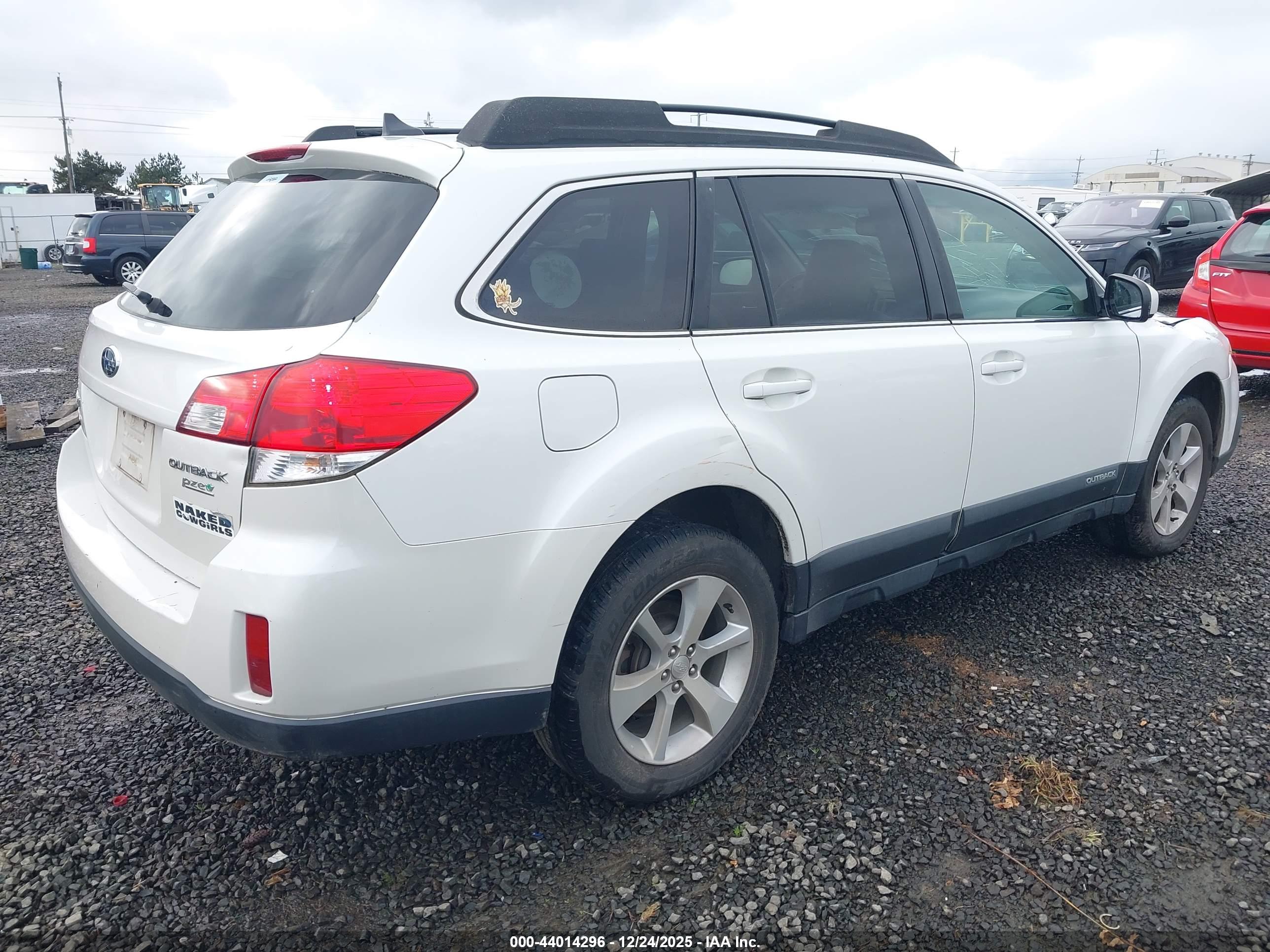 SUBARU OUTBACK image 4