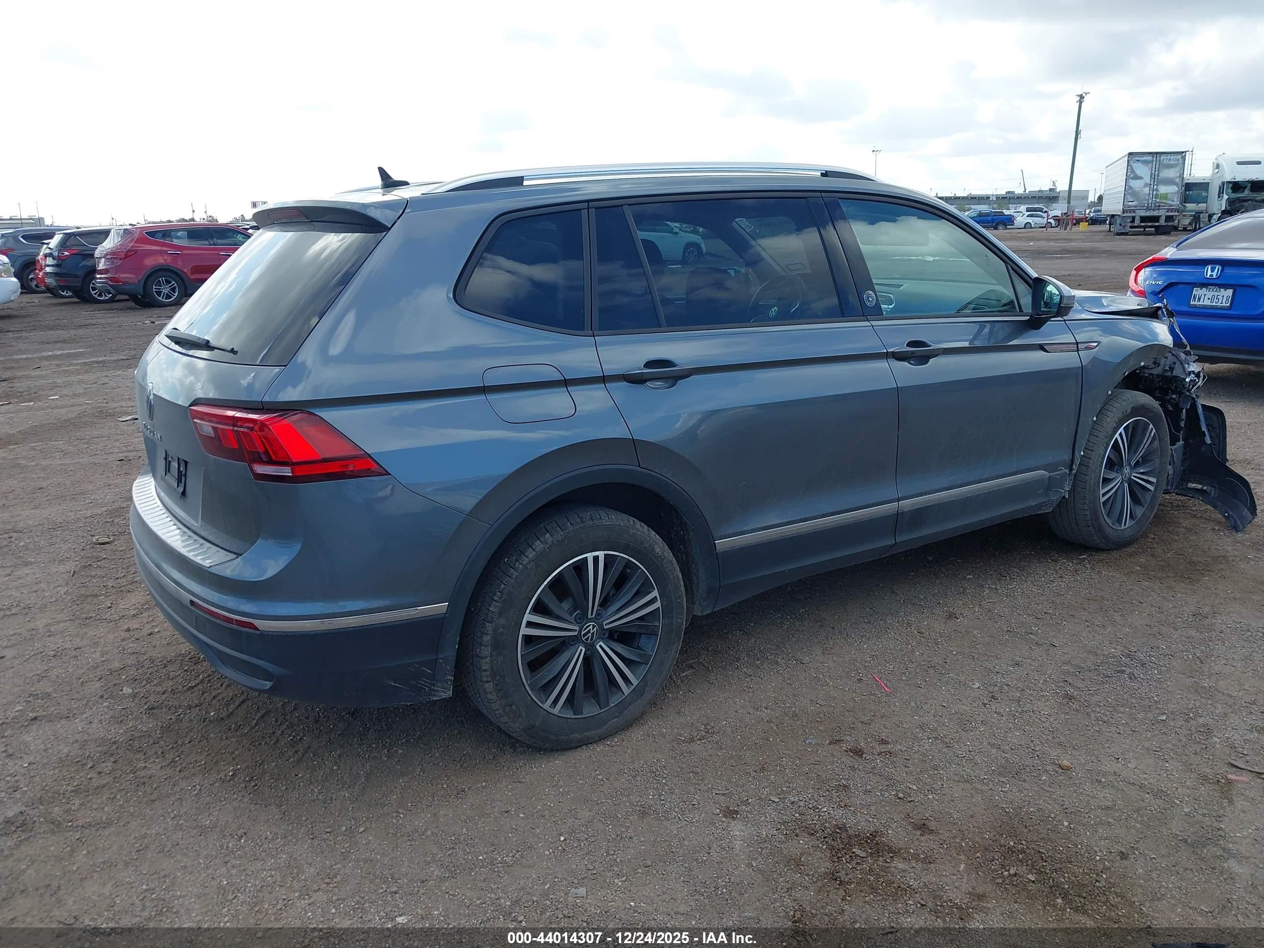 VOLKSWAGEN TIGUAN image 4