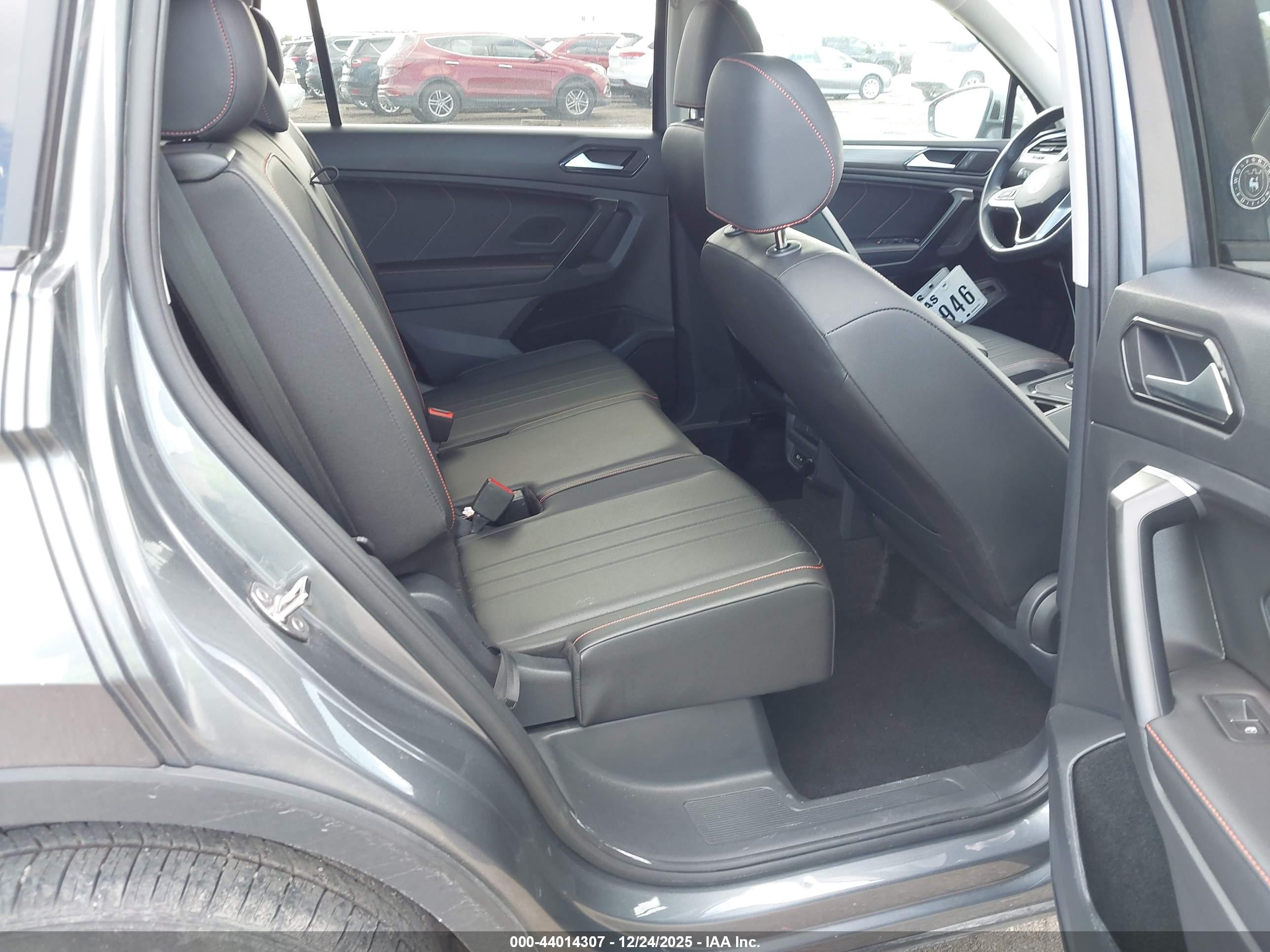 VOLKSWAGEN TIGUAN image 8