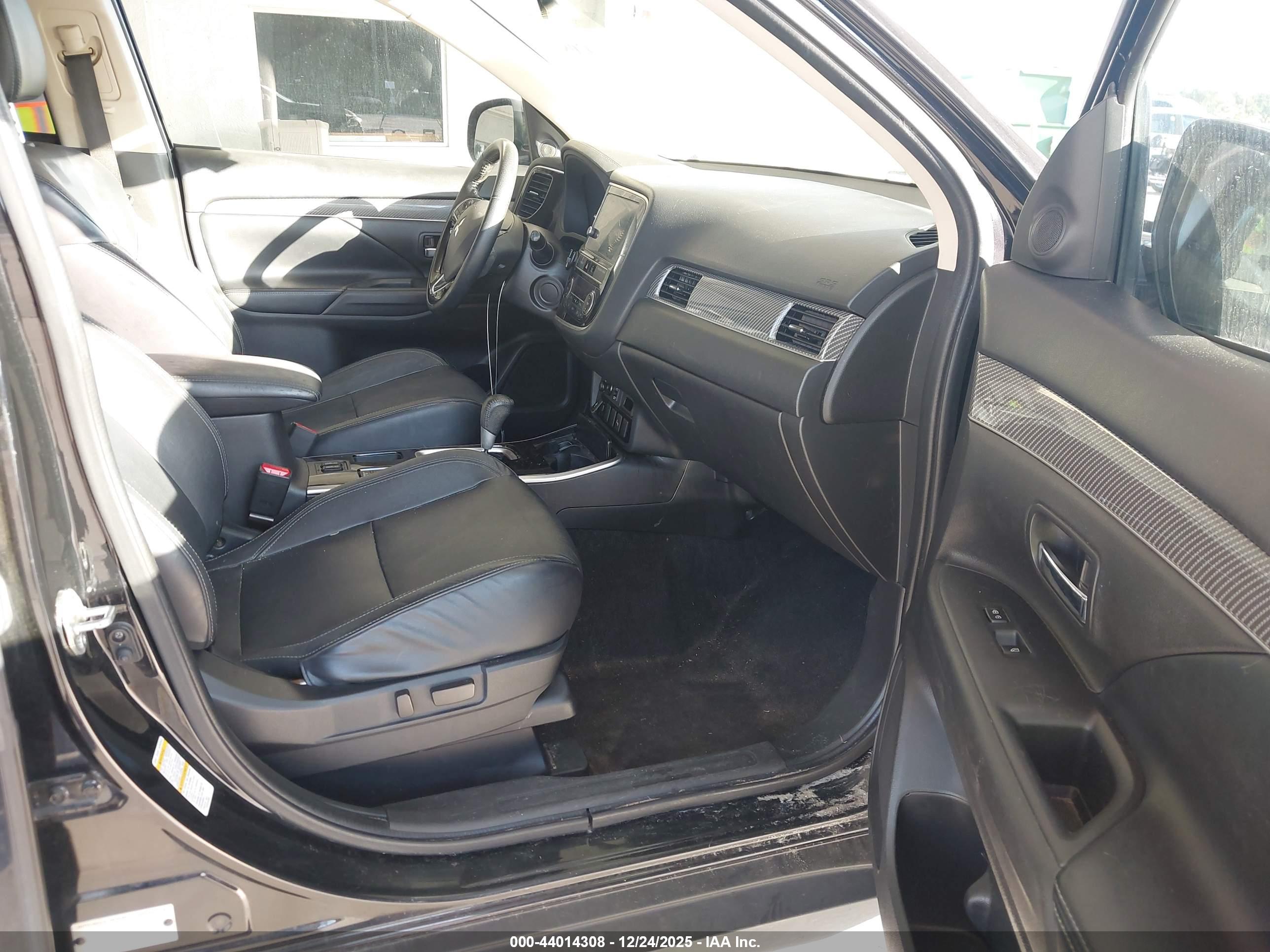 MITSUBISHI OUTLANDER image 5