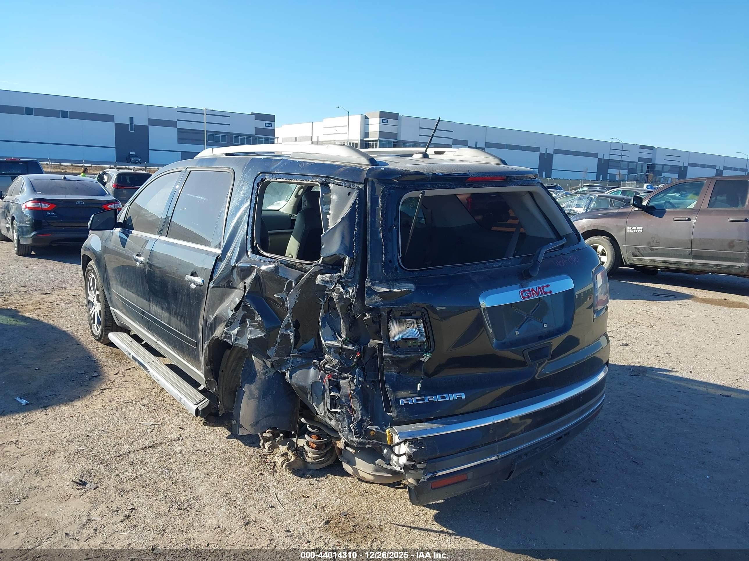 GMC ACADIA image 3