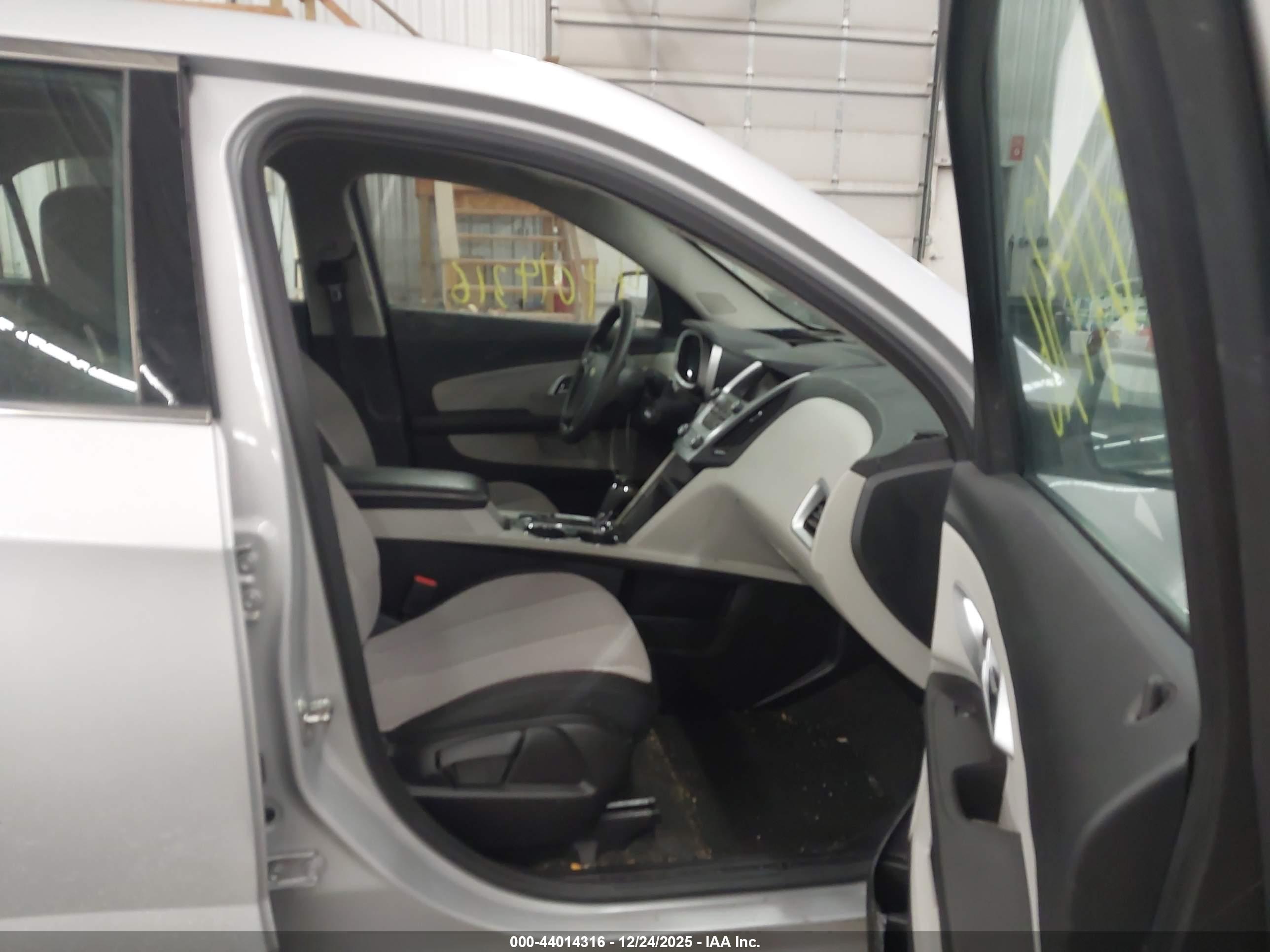 CHEVROLET EQUINOX image 5