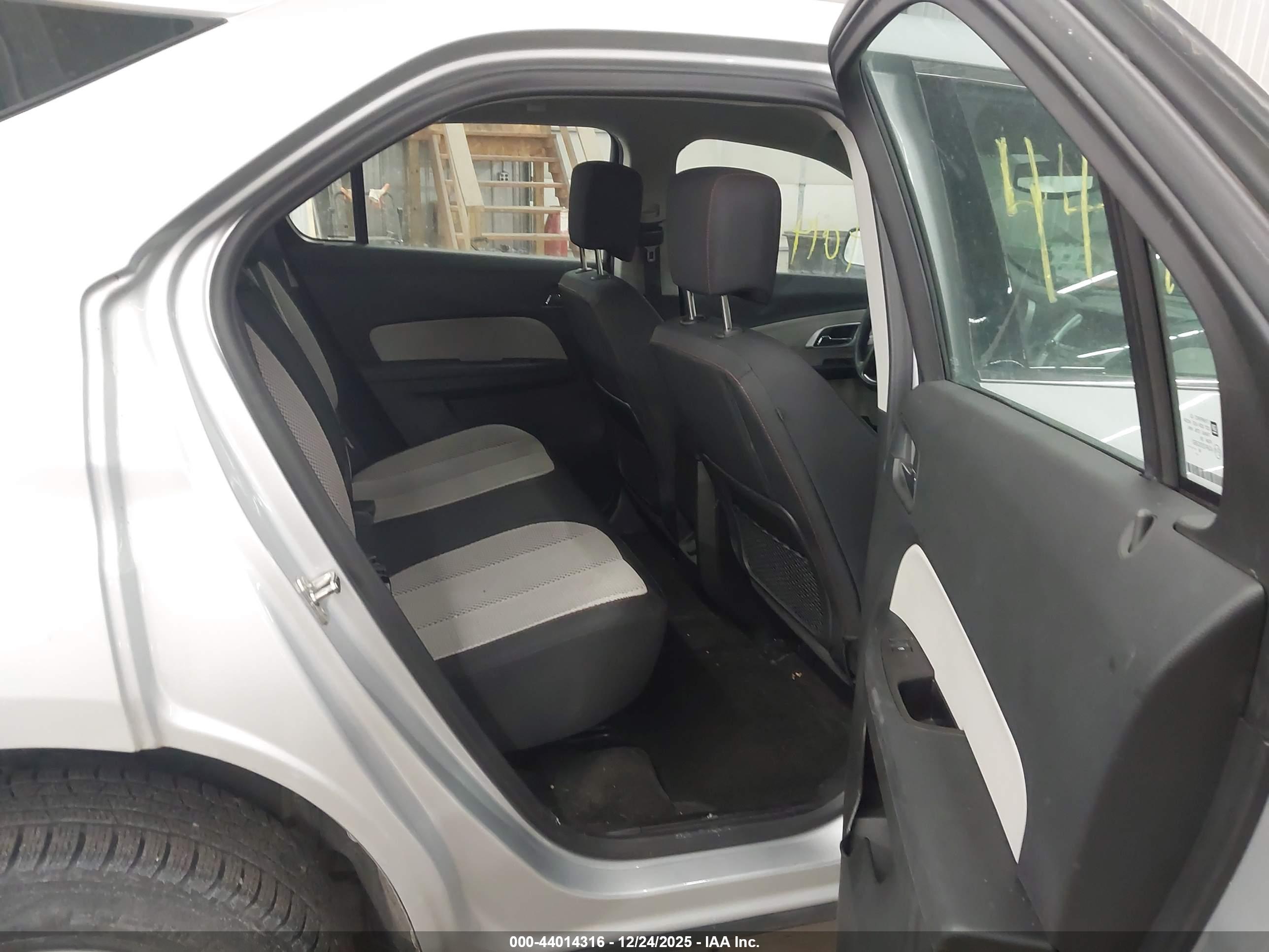 CHEVROLET EQUINOX image 8