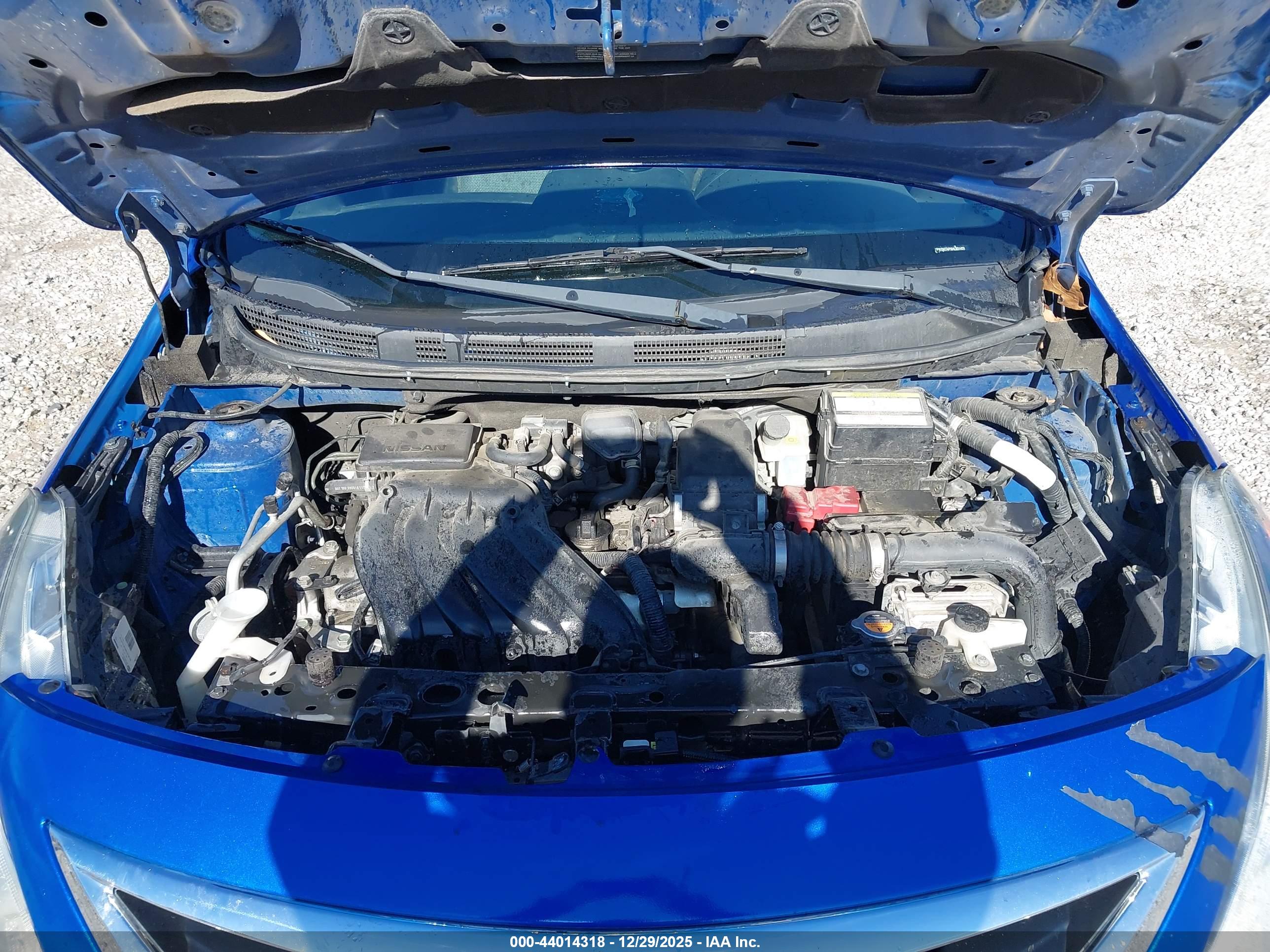 NISSAN VERSA image 10