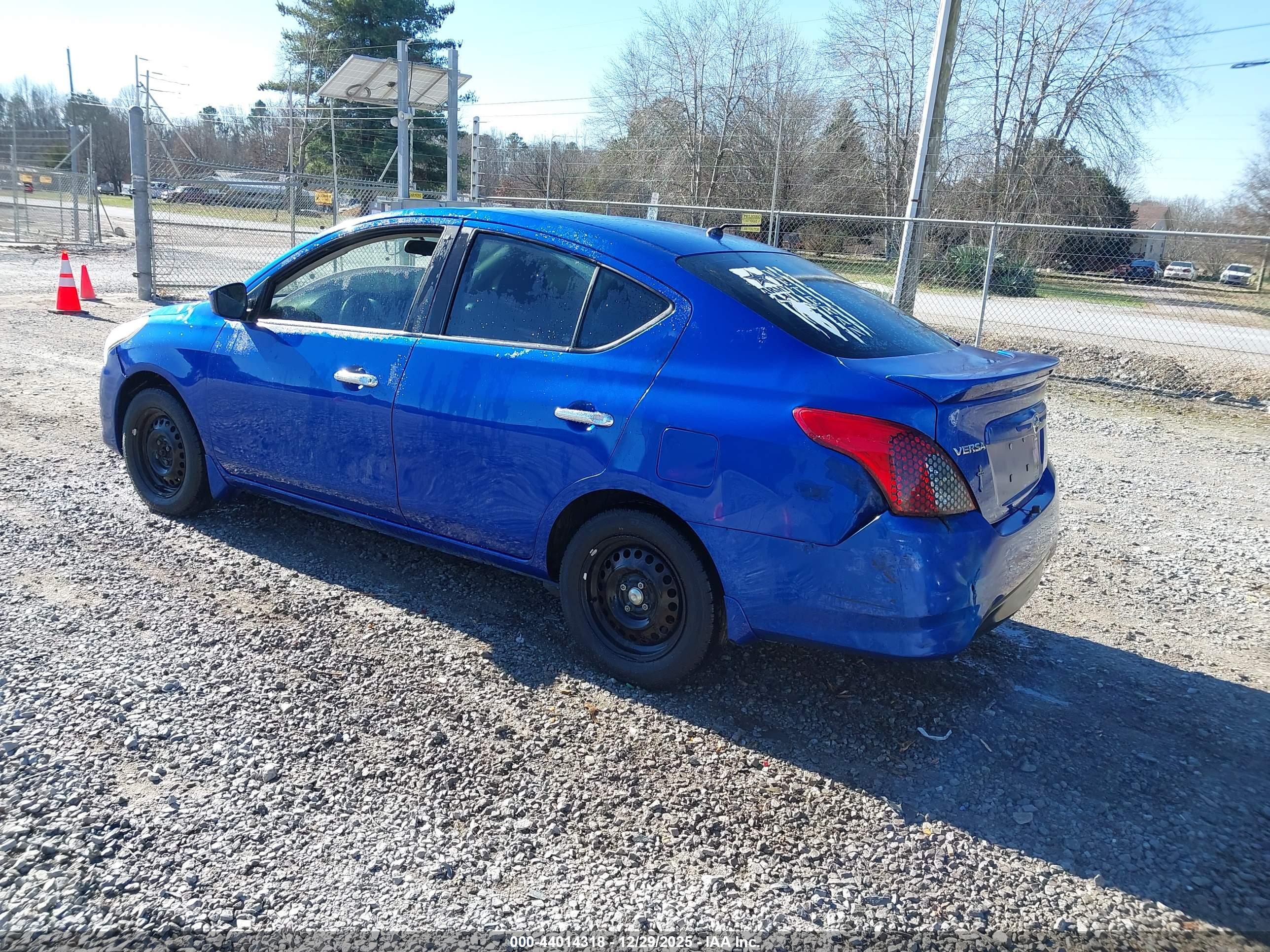 NISSAN VERSA image 3
