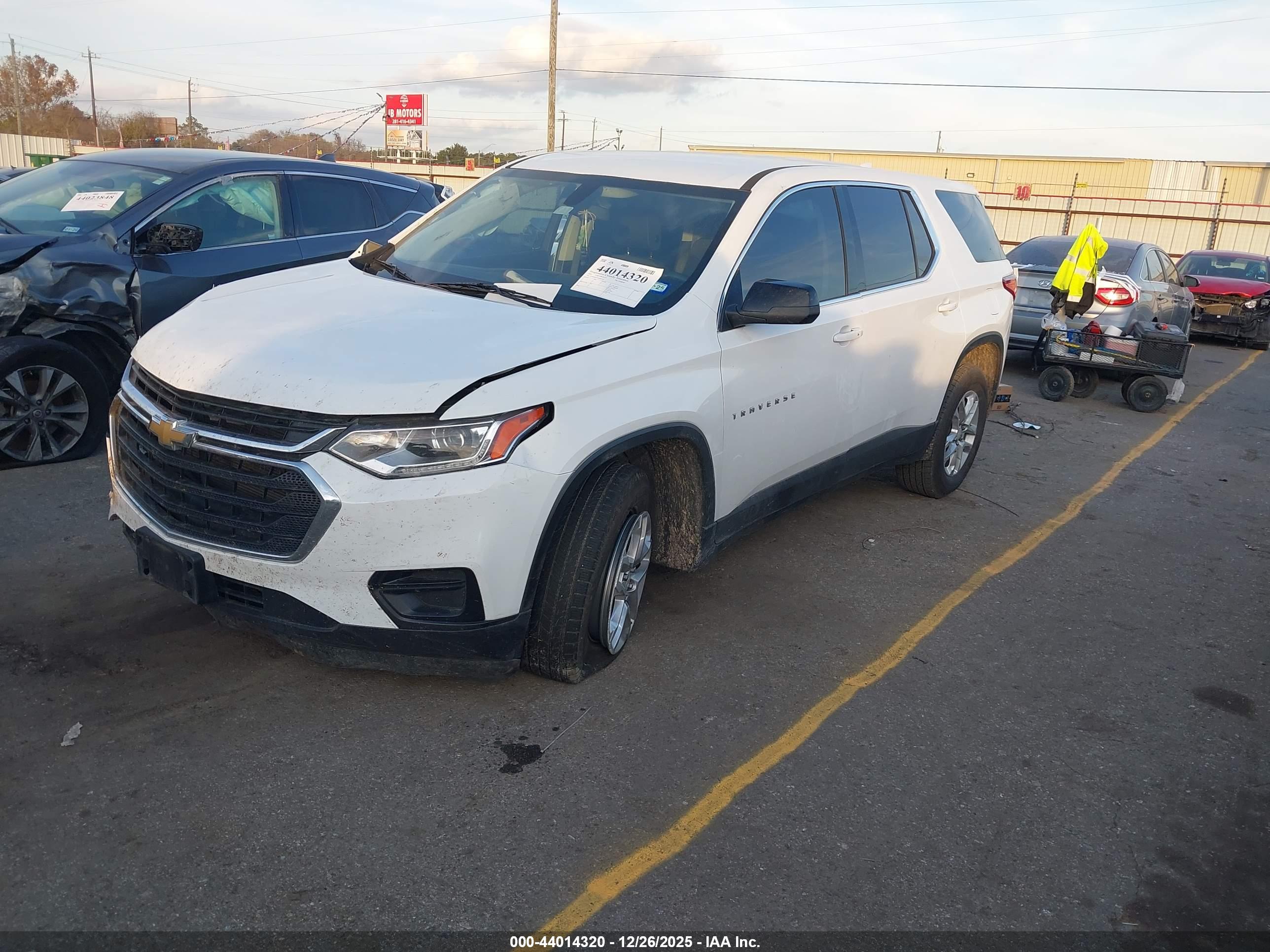 CHEVROLET TRAVERSE image 2