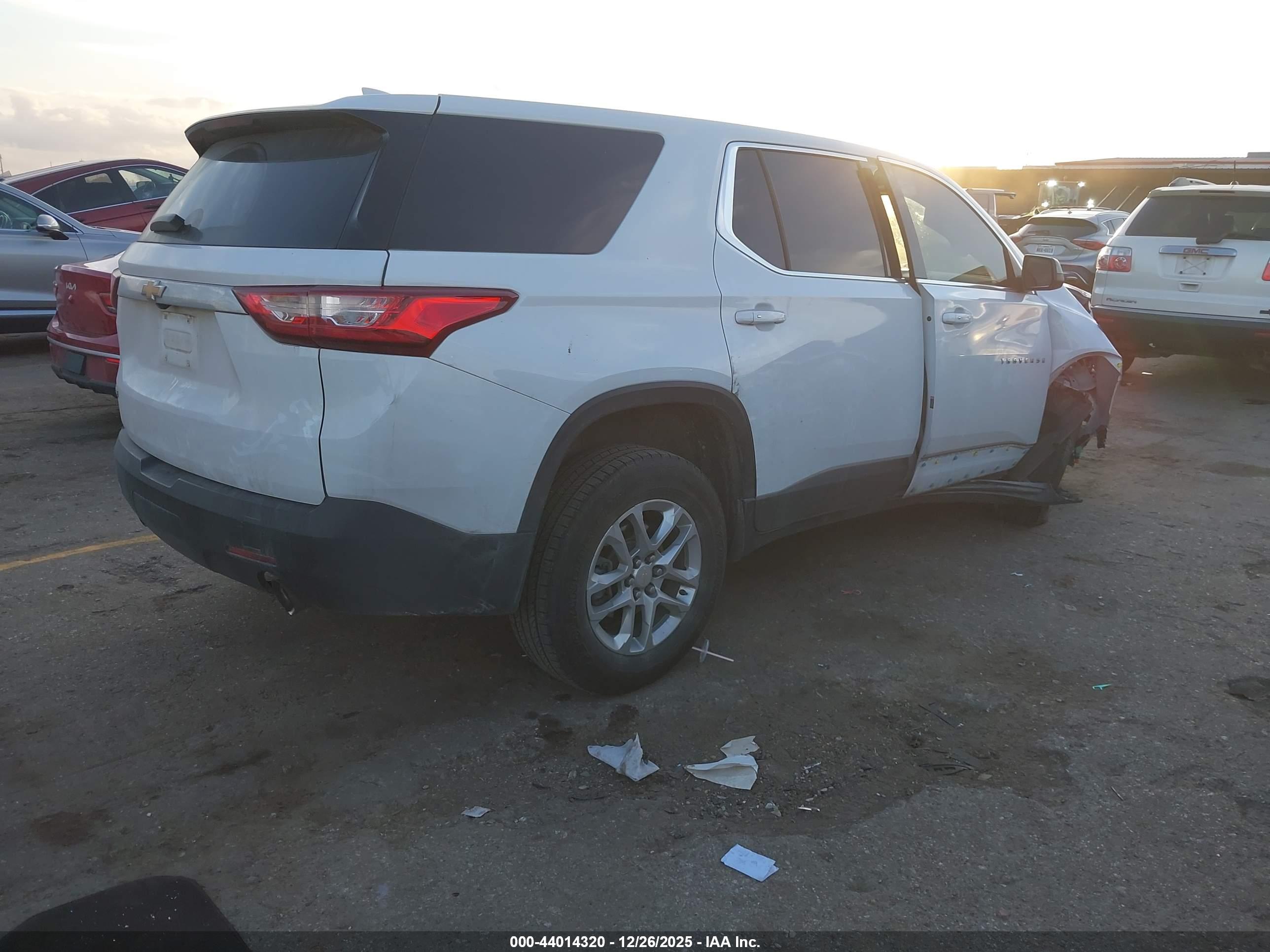 CHEVROLET TRAVERSE image 4