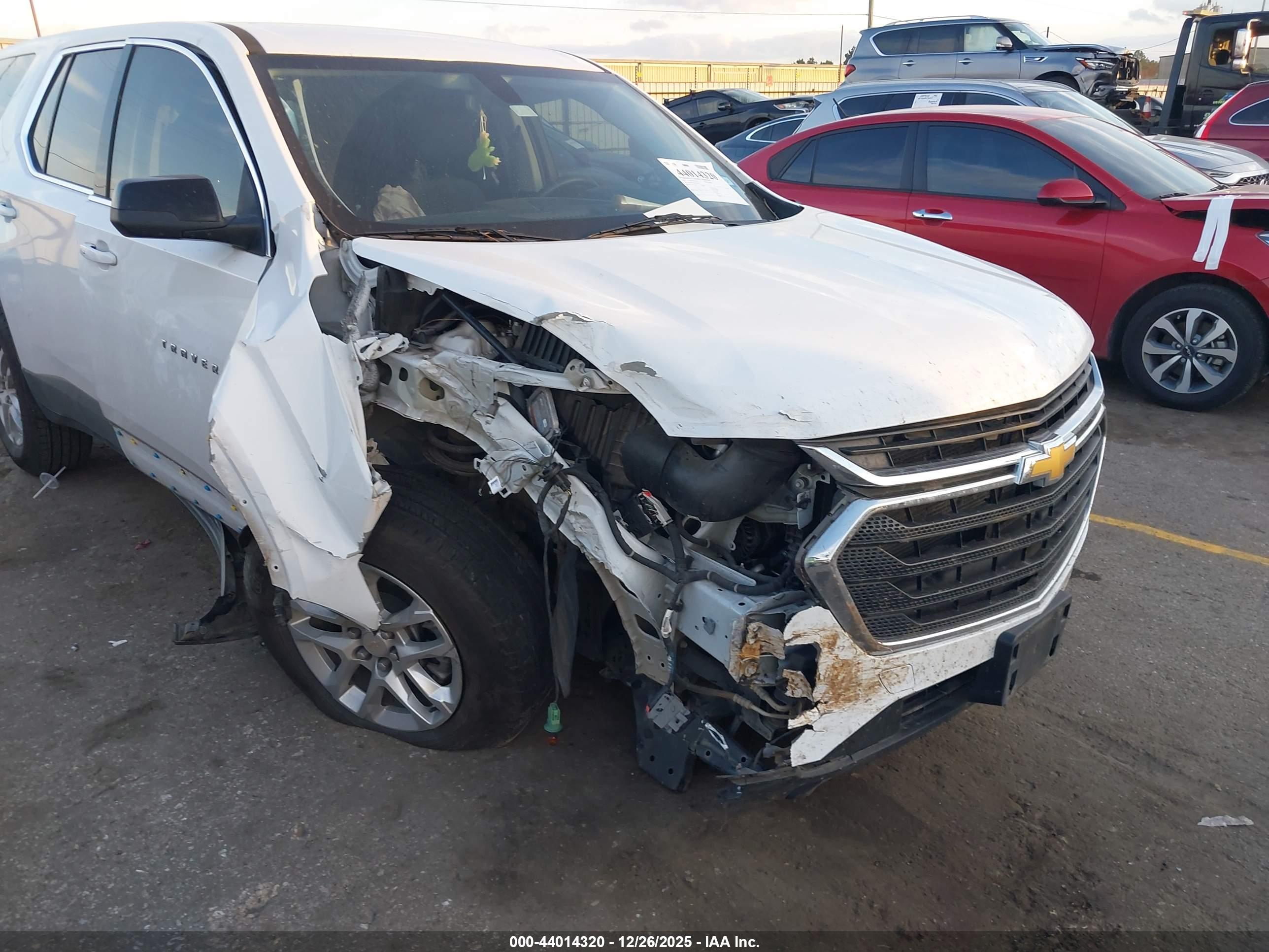 CHEVROLET TRAVERSE image 6