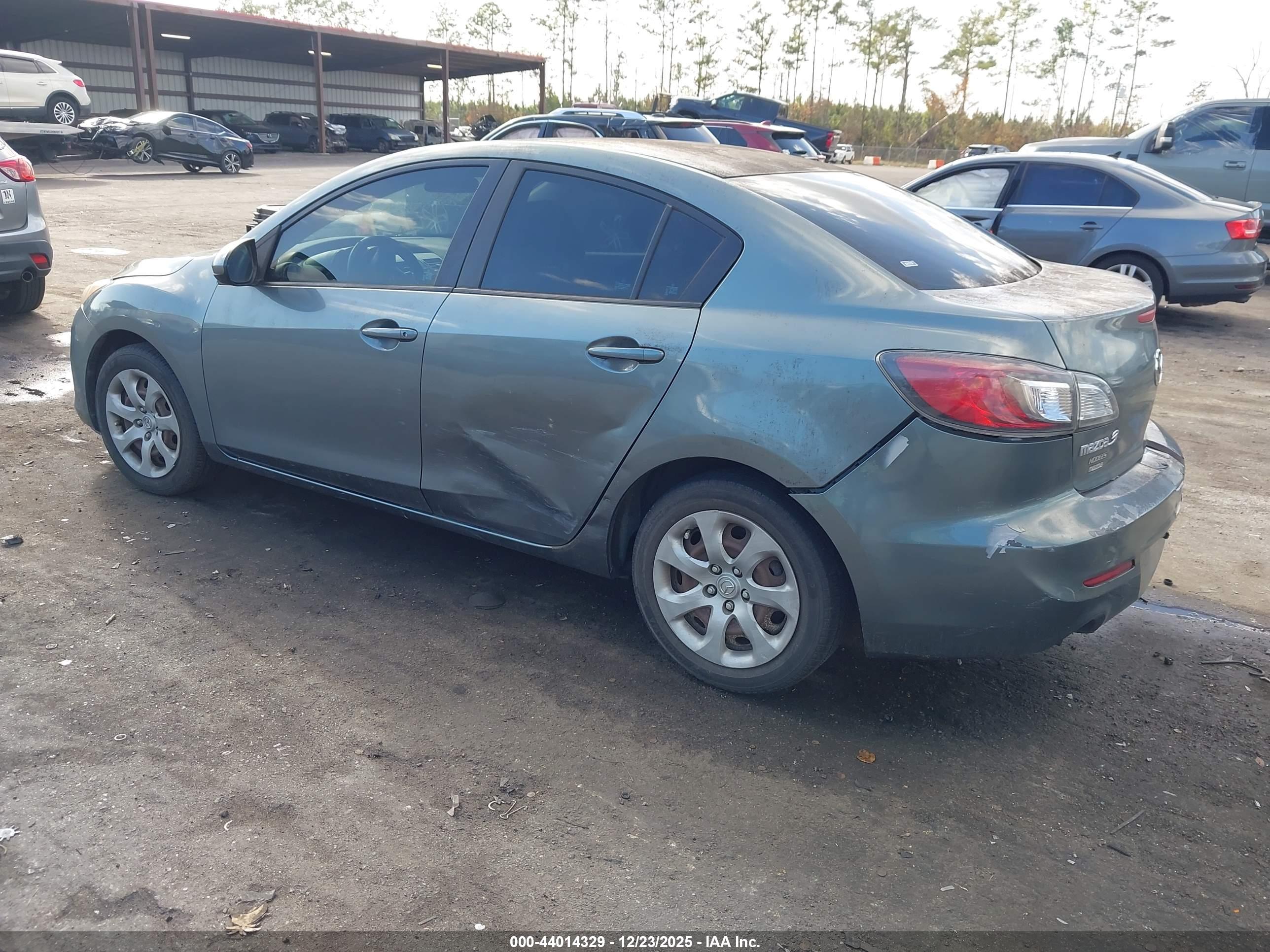 MAZDA MAZDA3 image 3