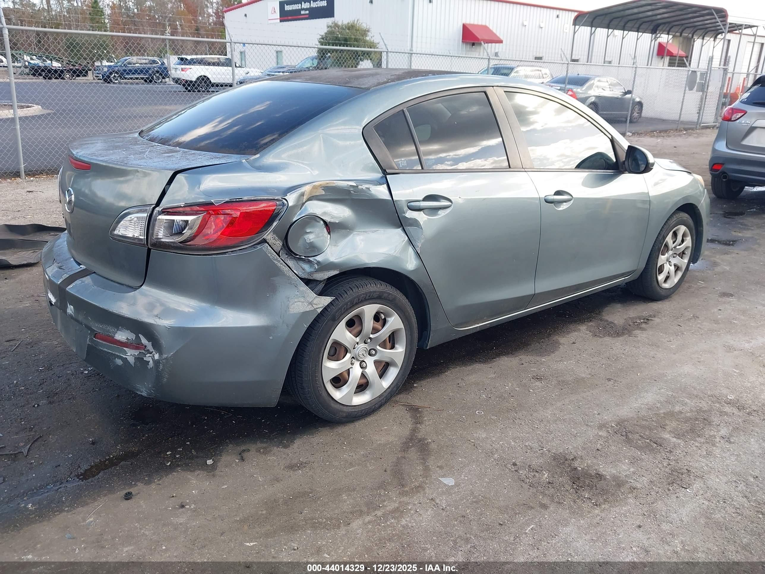MAZDA MAZDA3 image 4