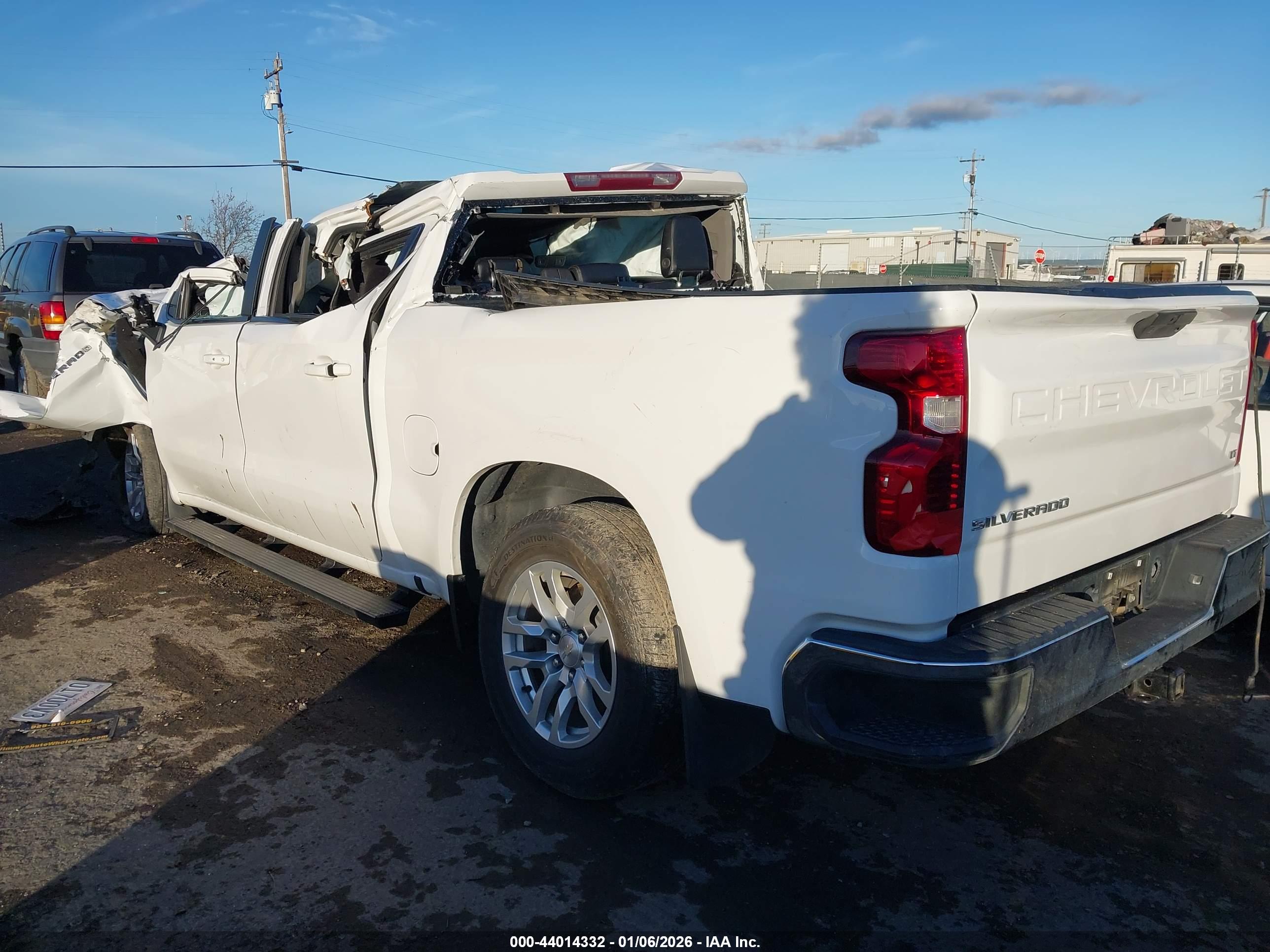 CHEVROLET SILVERADO image 3