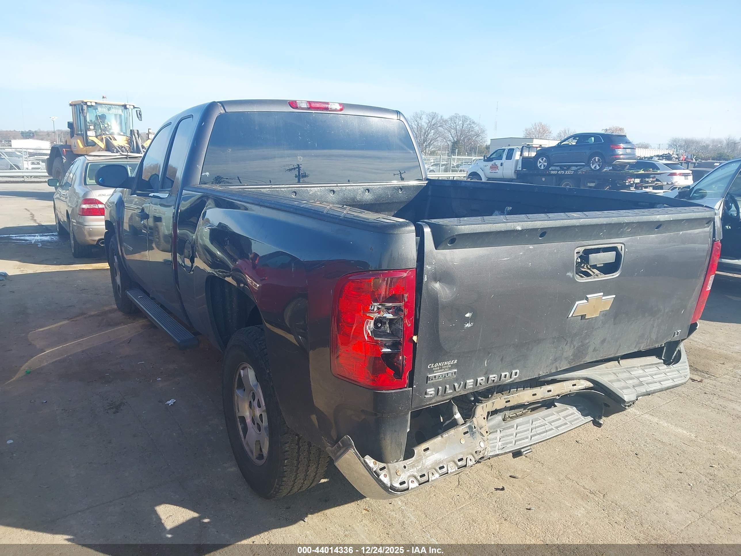 CHEVROLET SILVERADO image 3