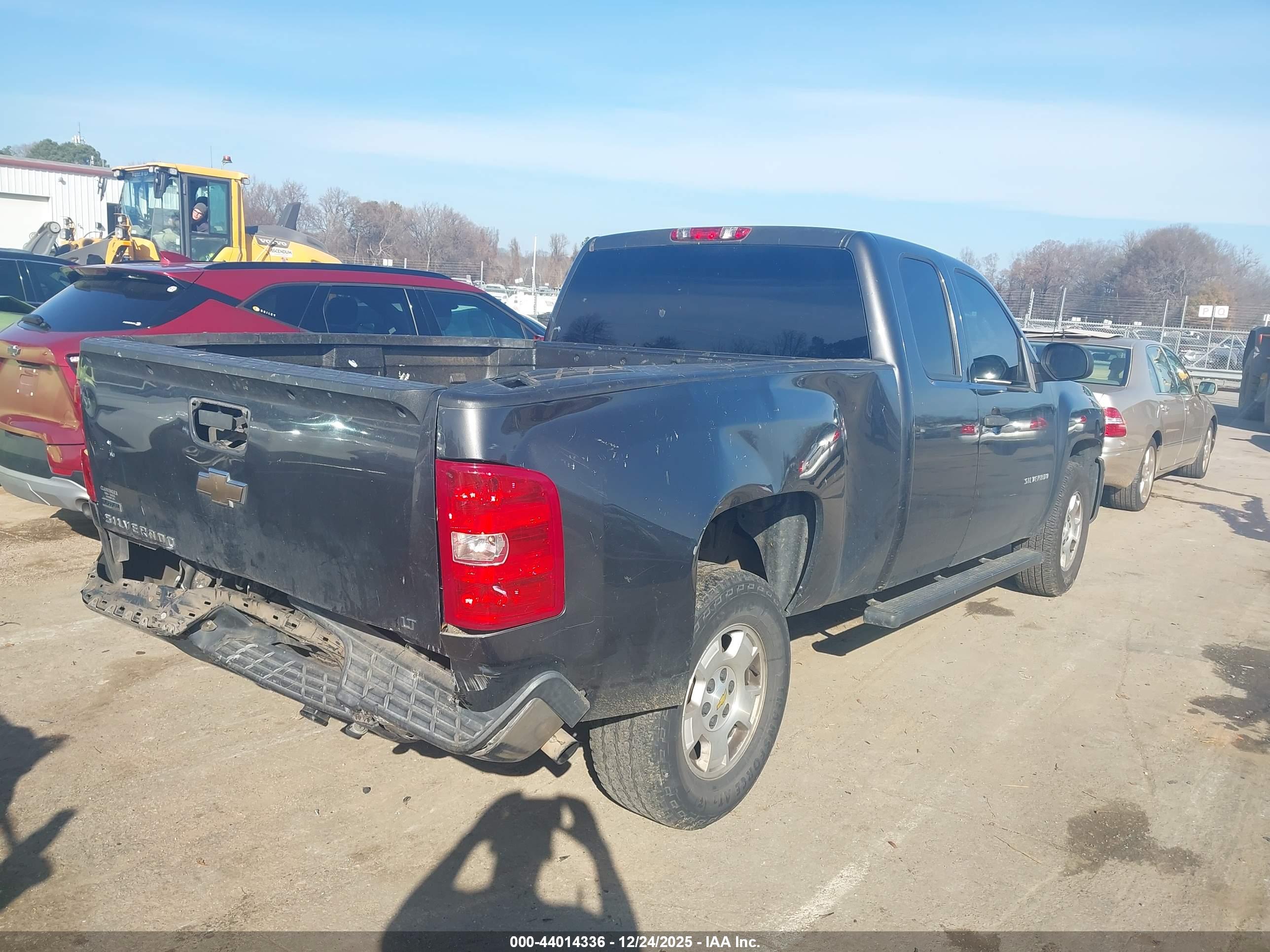 CHEVROLET SILVERADO image 4