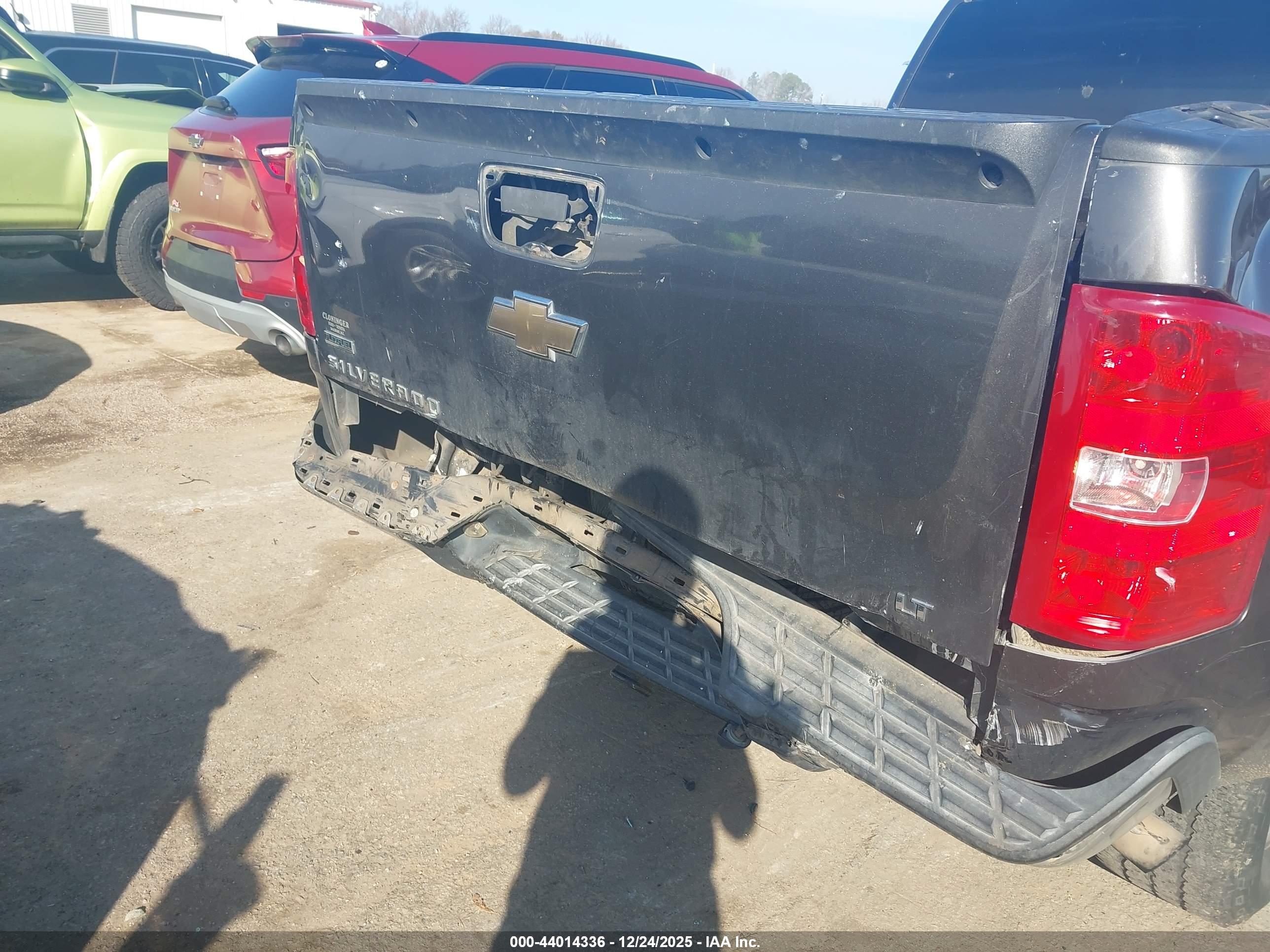 CHEVROLET SILVERADO image 6