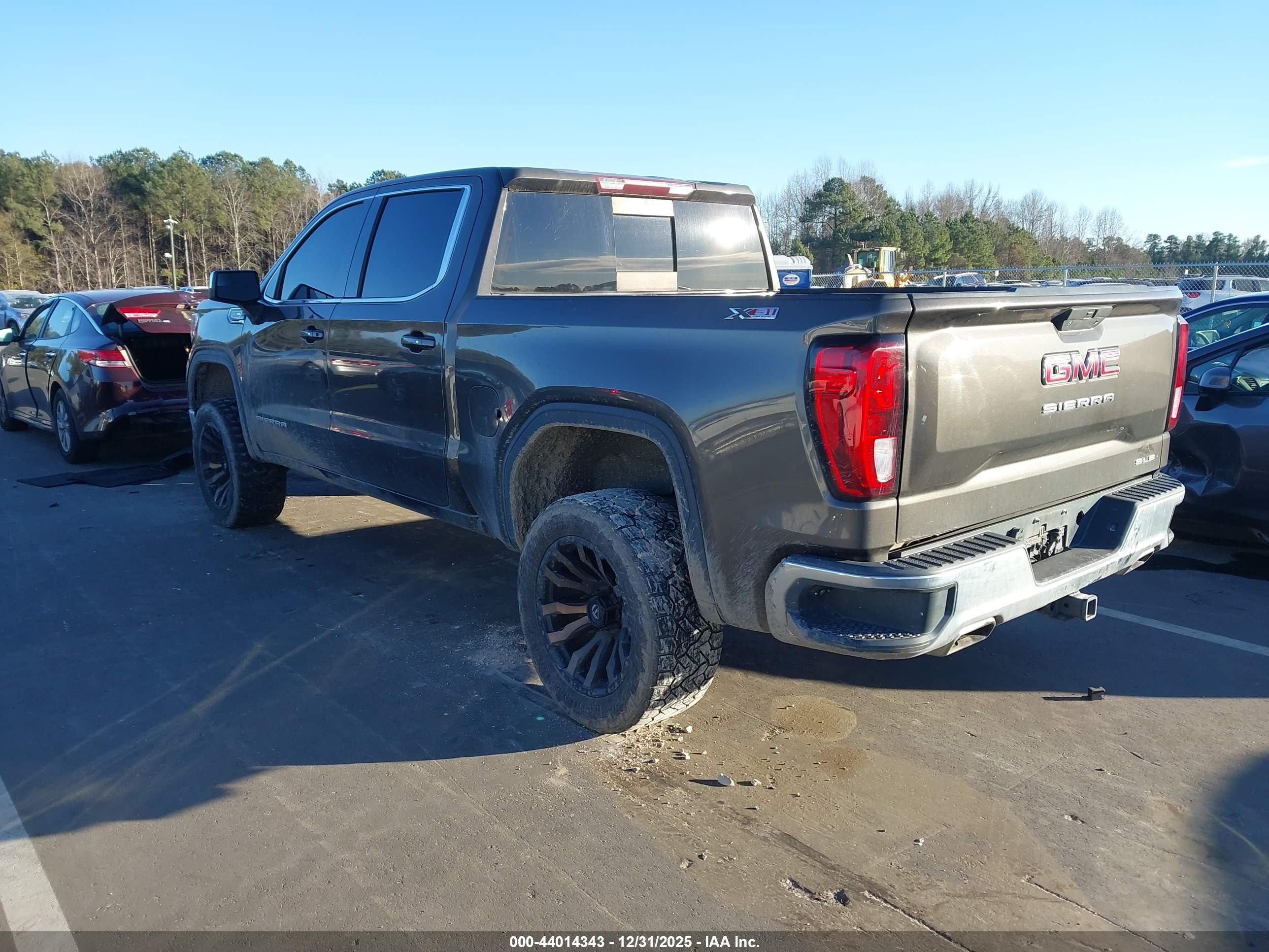 GMC SIERRA image 3