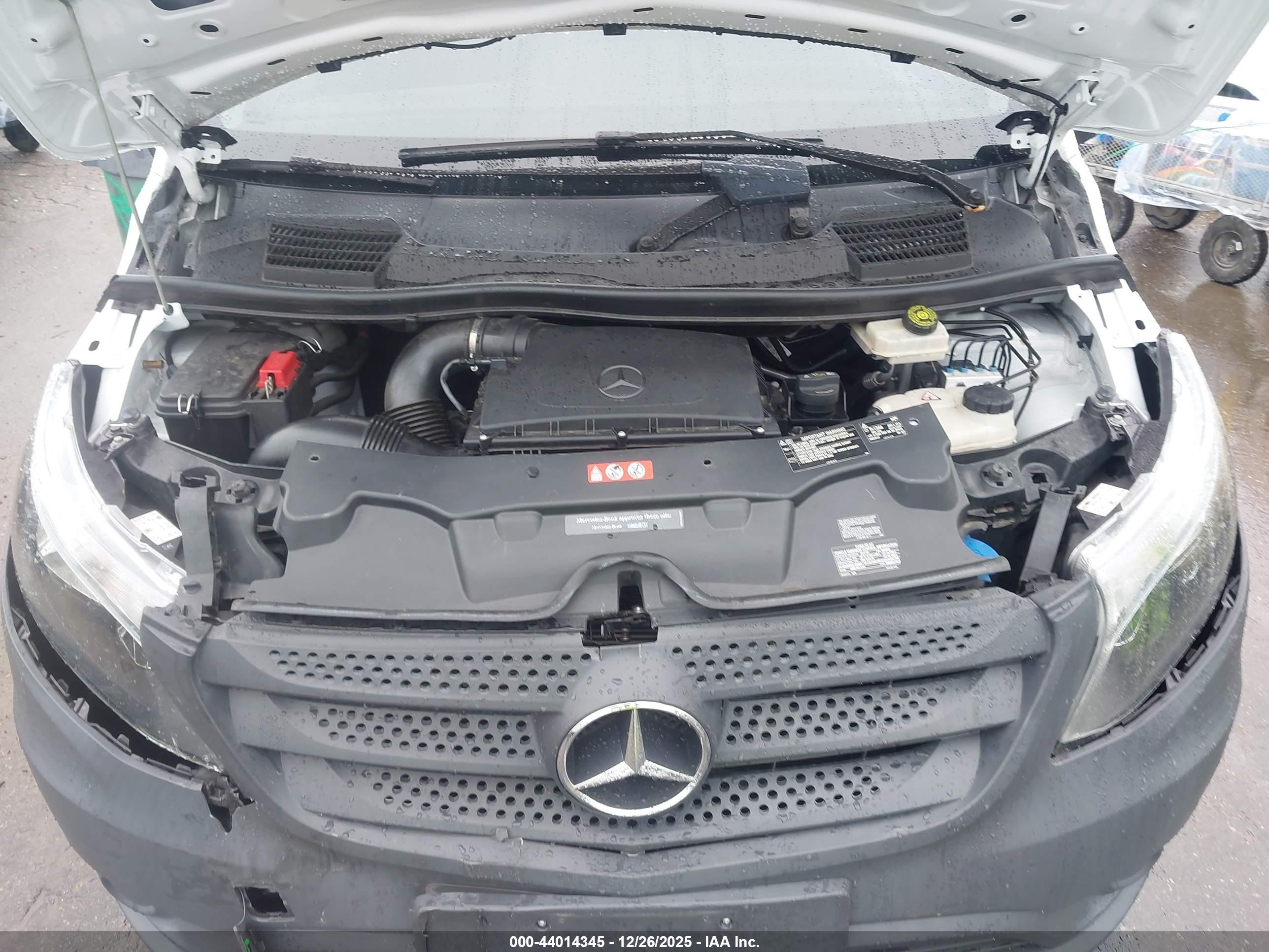 MERCEDES-BENZ METRIS image 10