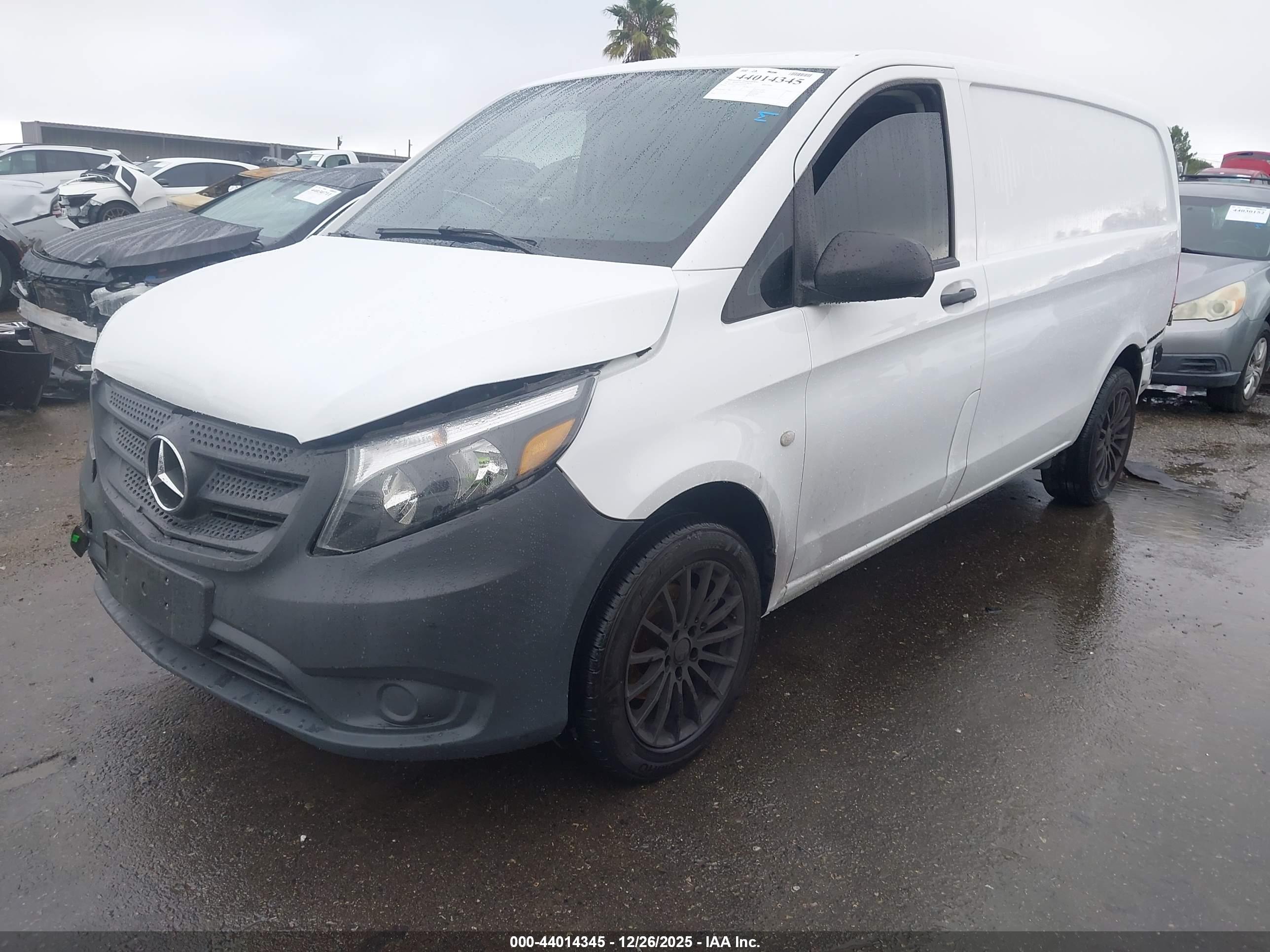 MERCEDES-BENZ METRIS image 2