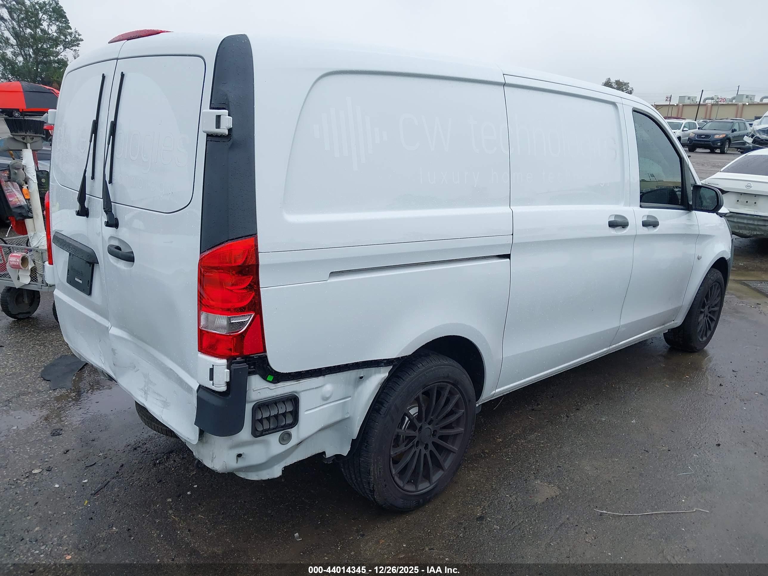 MERCEDES-BENZ METRIS image 4