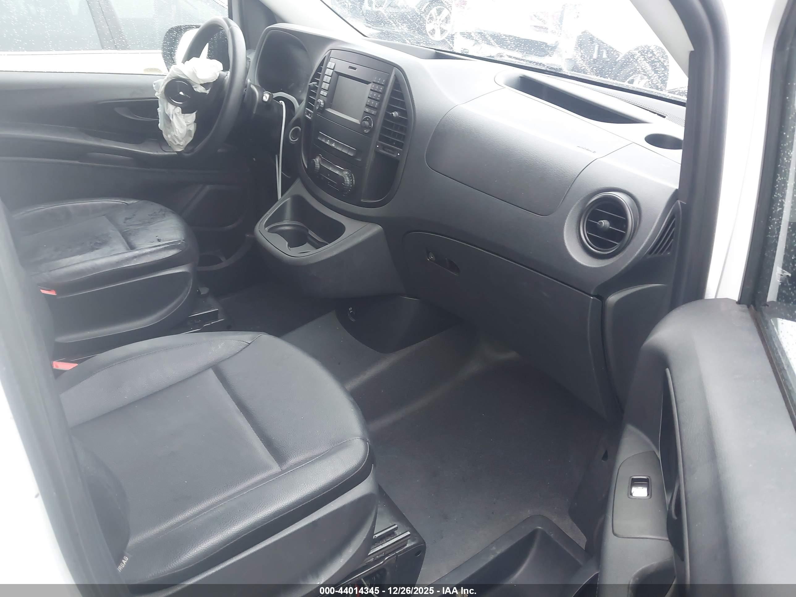MERCEDES-BENZ METRIS image 5