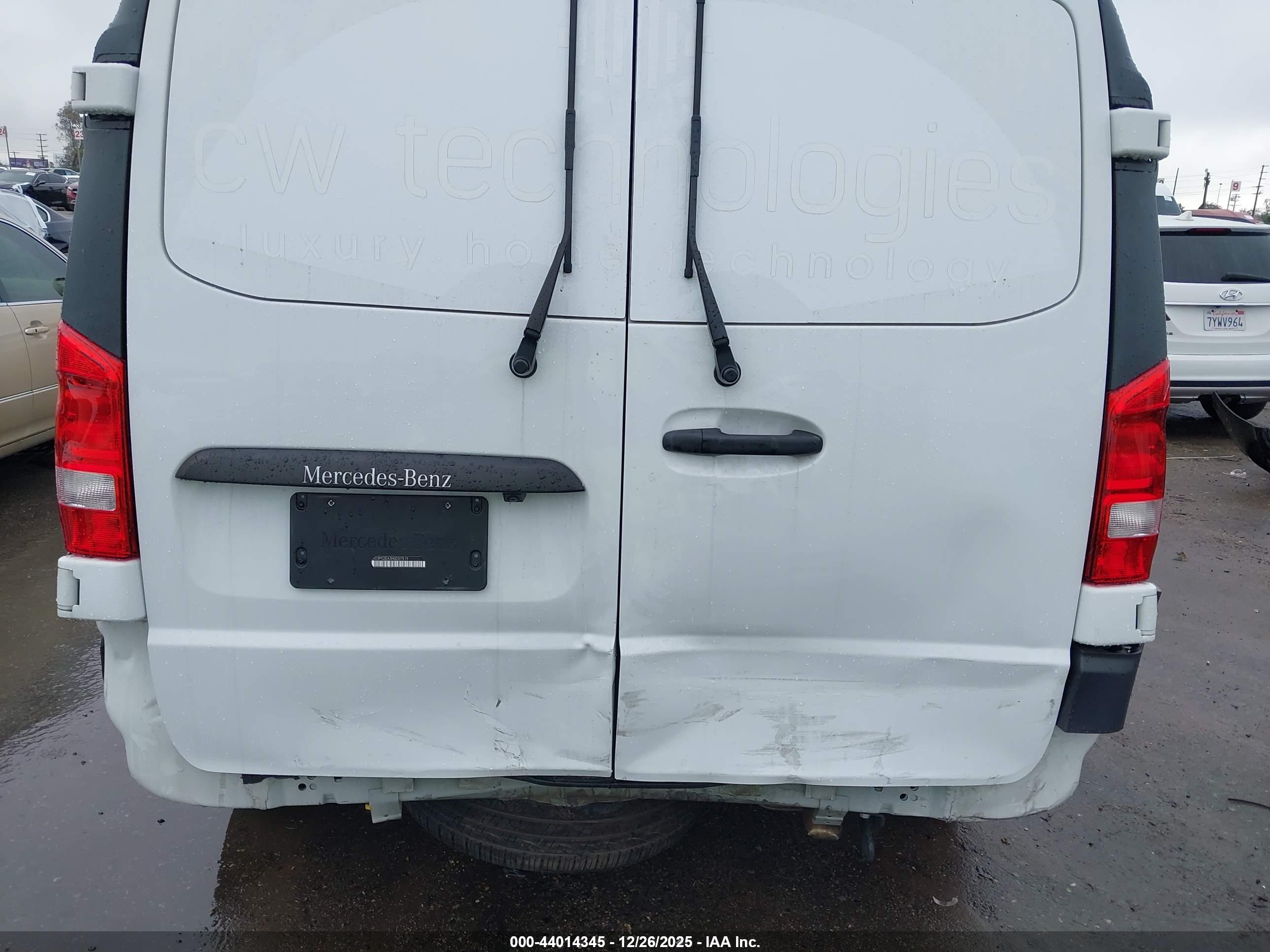 MERCEDES-BENZ METRIS image 6