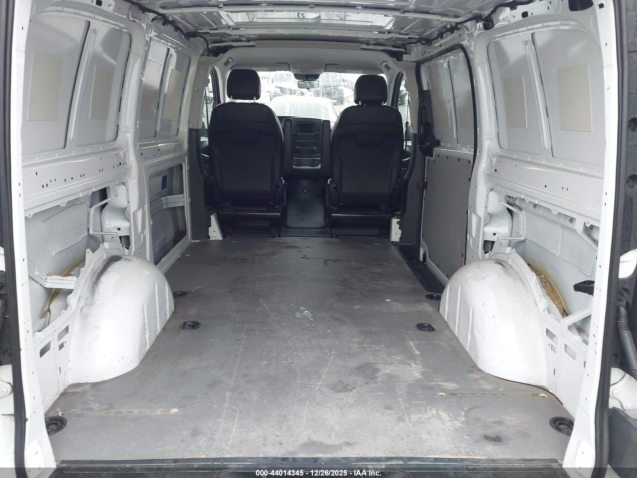 MERCEDES-BENZ METRIS image 8