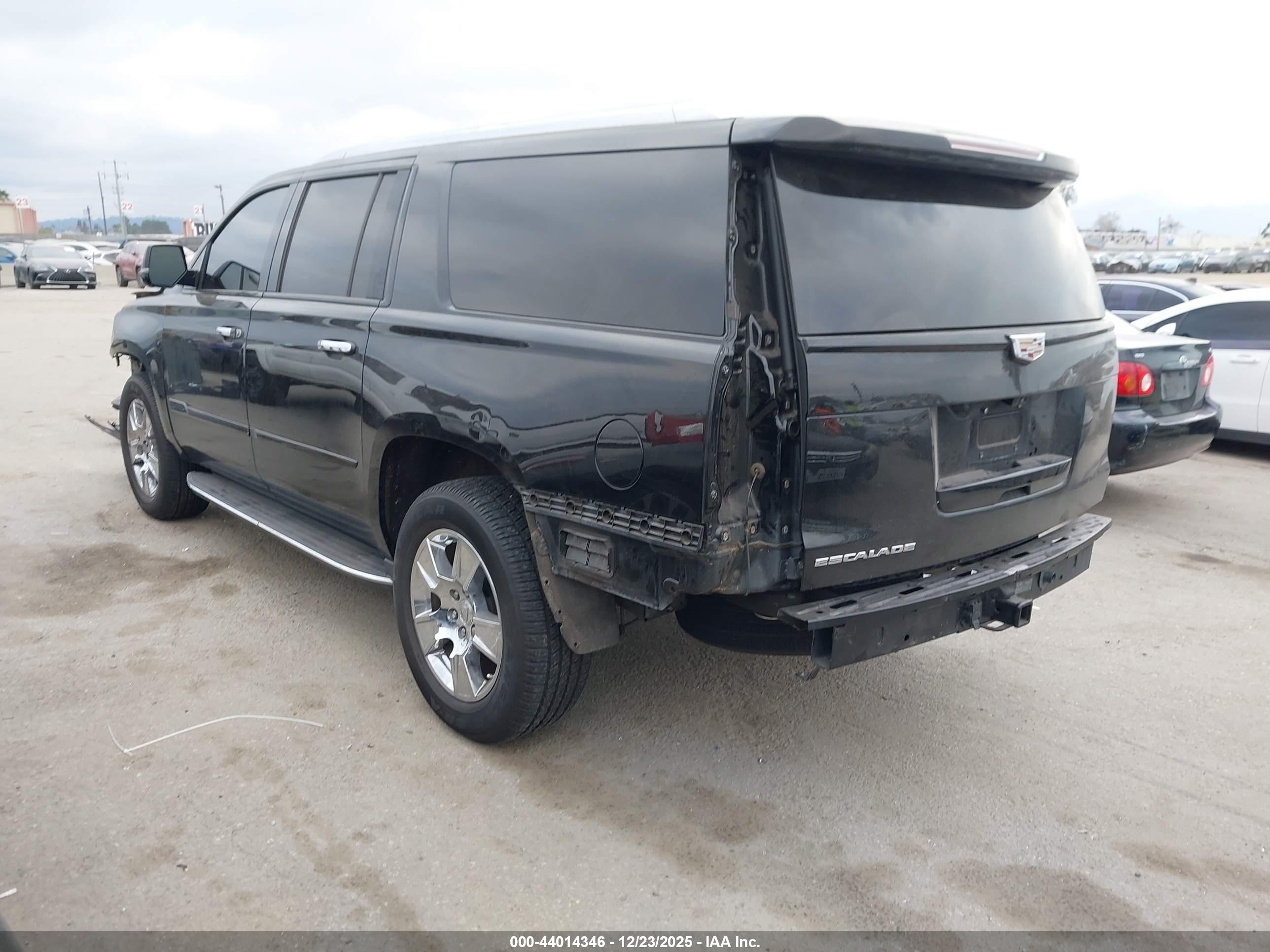CADILLAC ESCALADE image 3