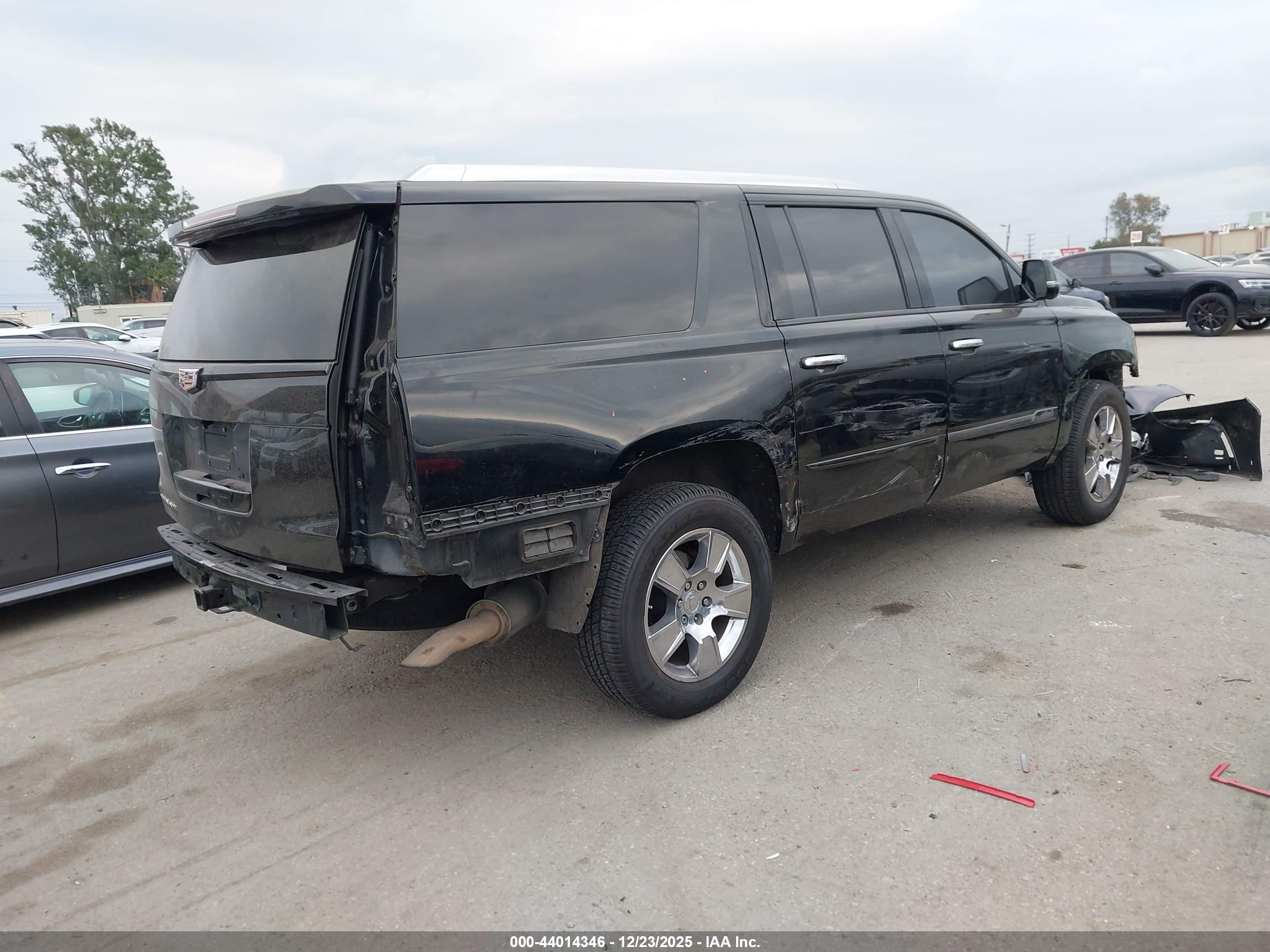 CADILLAC ESCALADE image 4