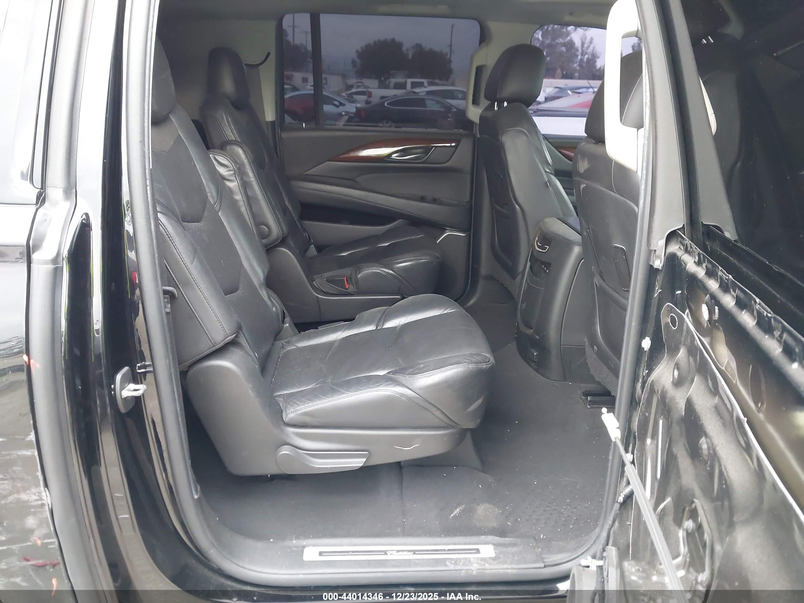 CADILLAC ESCALADE image 8