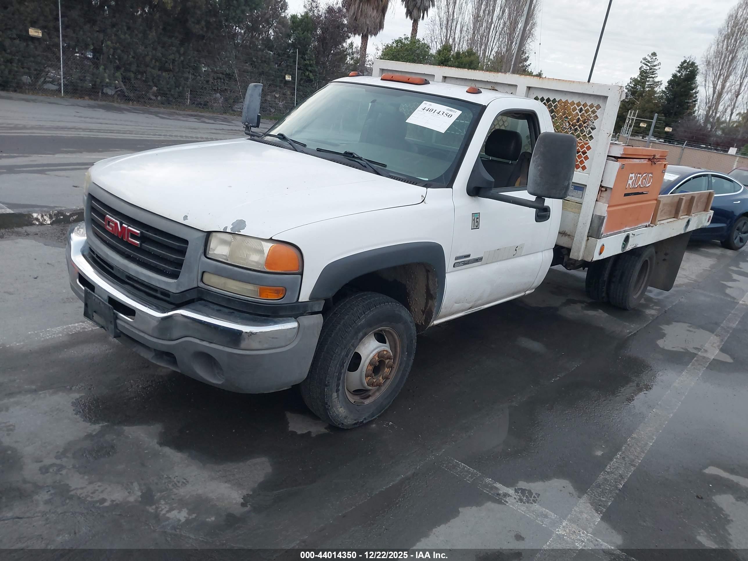 GMC SIERRA image 2