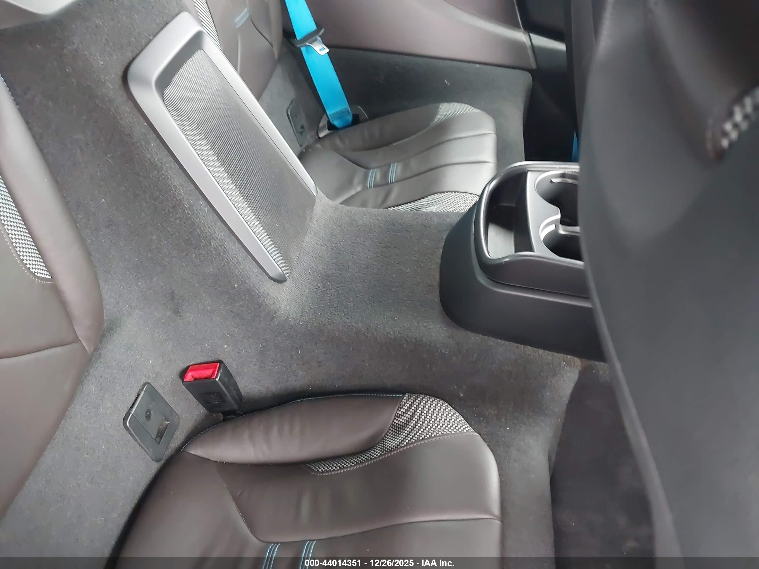 BMW I8 image 8