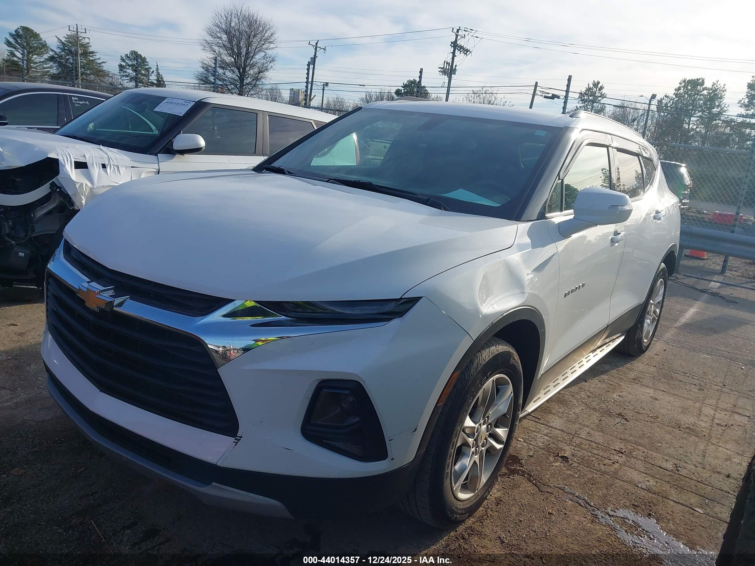 CHEVROLET BLAZER image 2