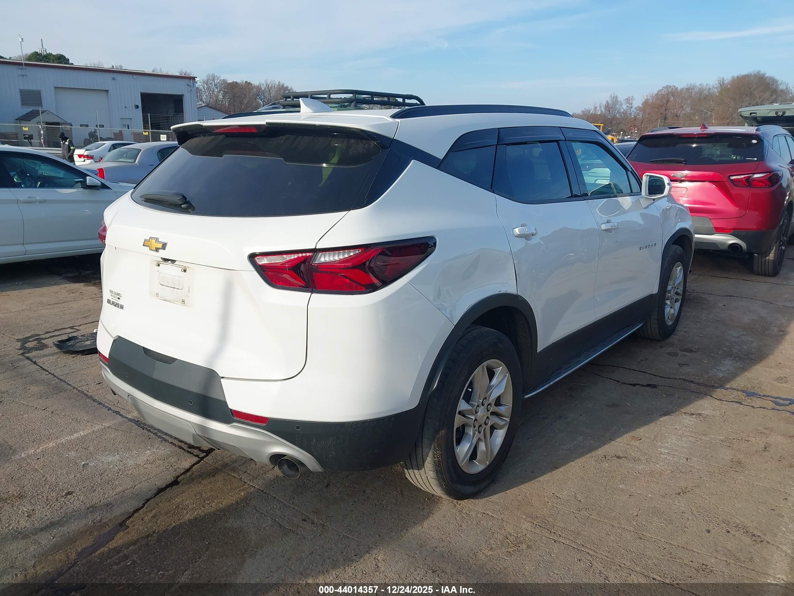 CHEVROLET BLAZER image 4