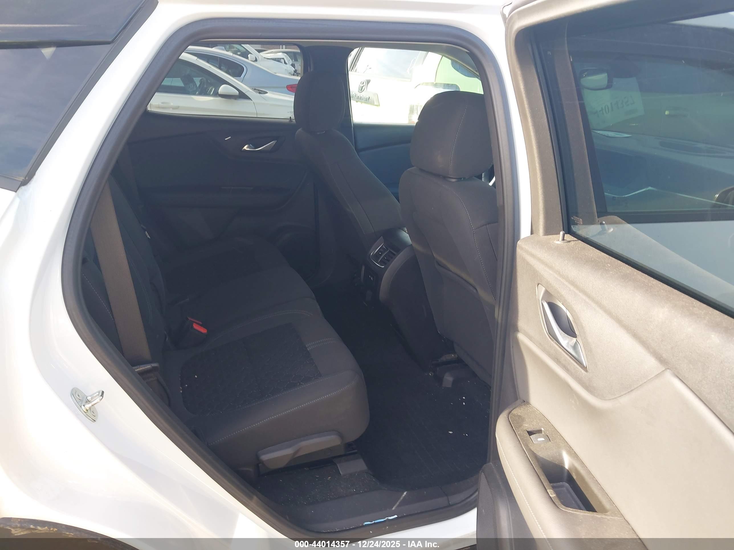 CHEVROLET BLAZER image 8