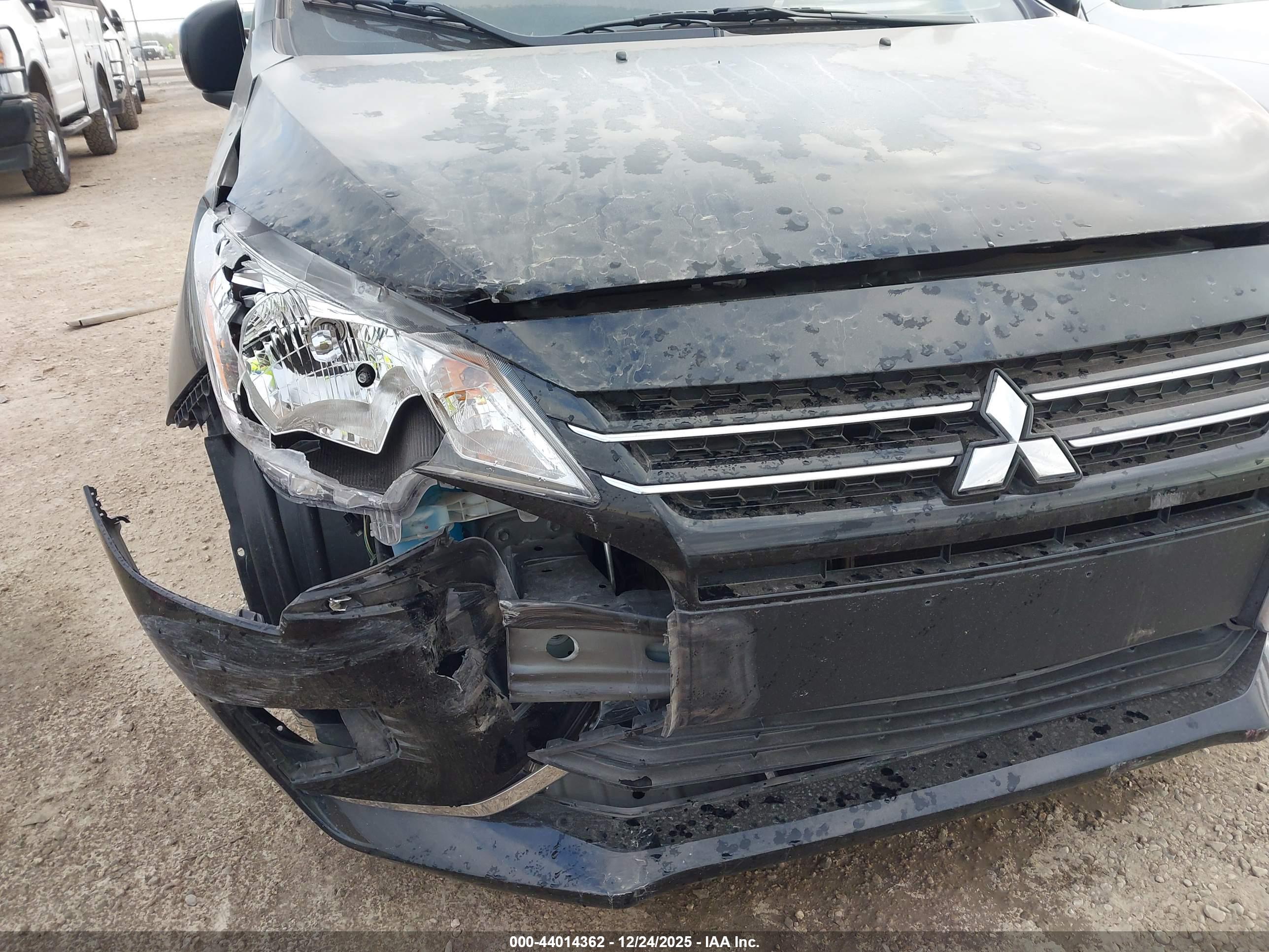MITSUBISHI MIRAGE image 6