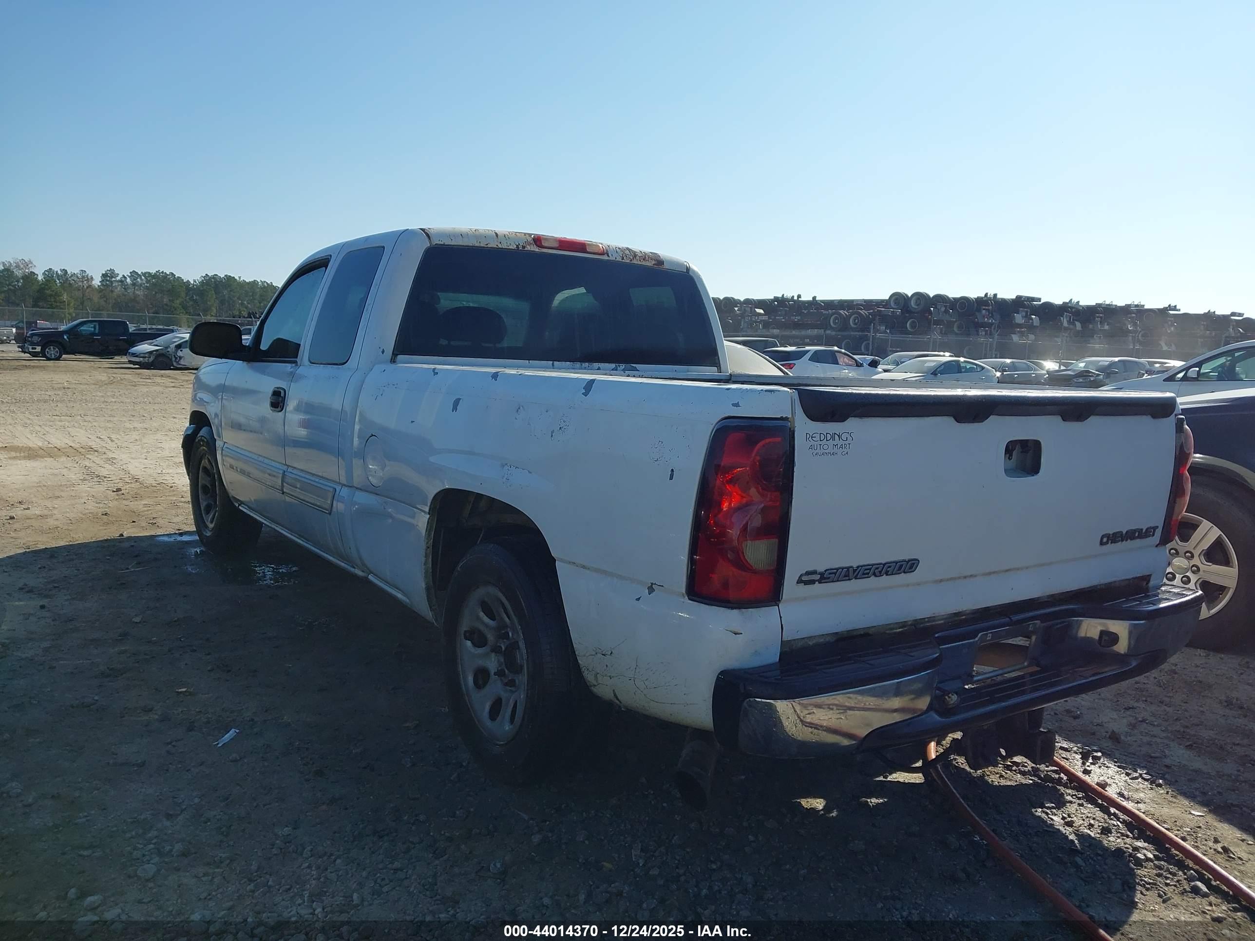 CHEVROLET SILVERADO image 3