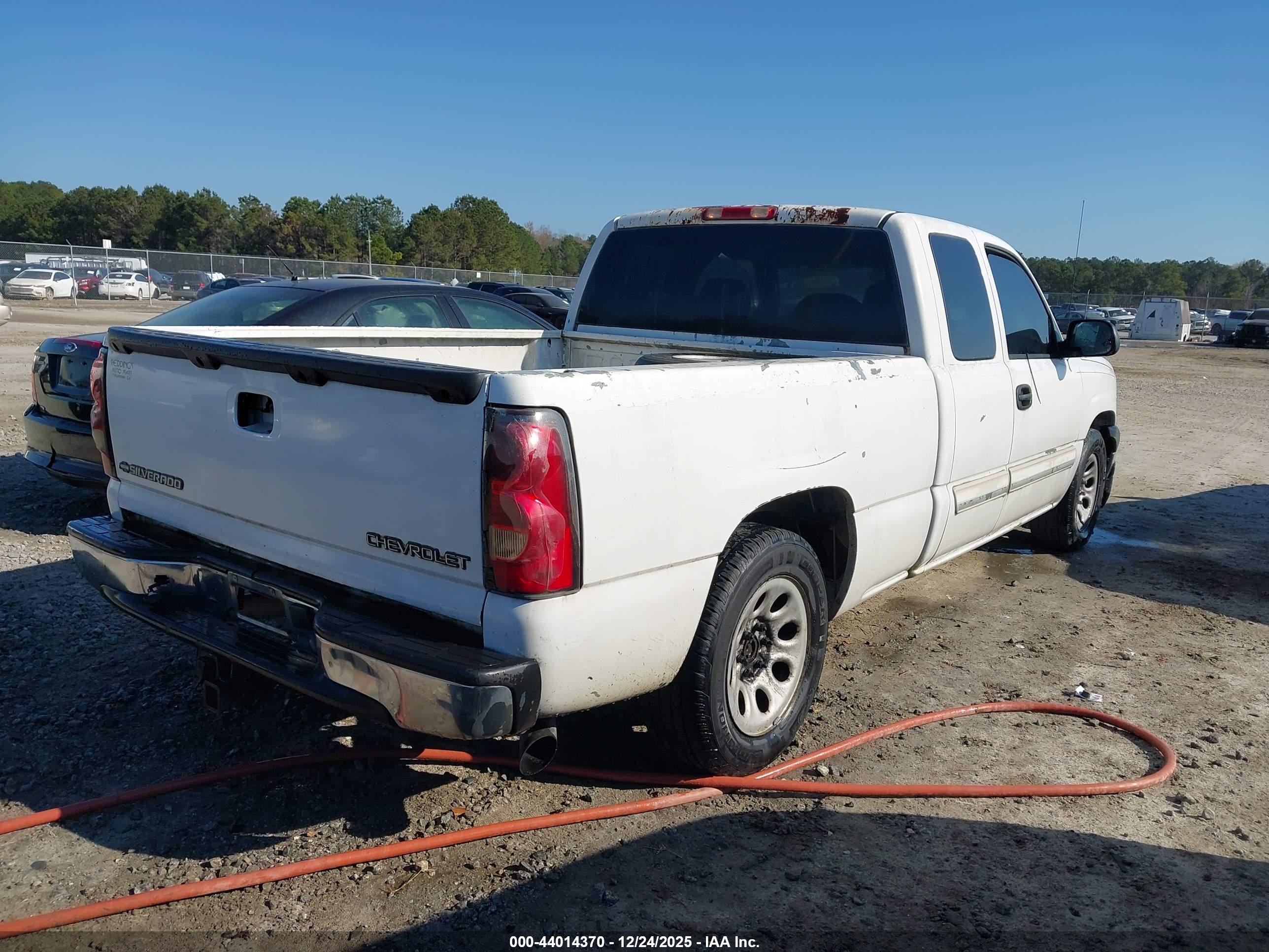 CHEVROLET SILVERADO image 4
