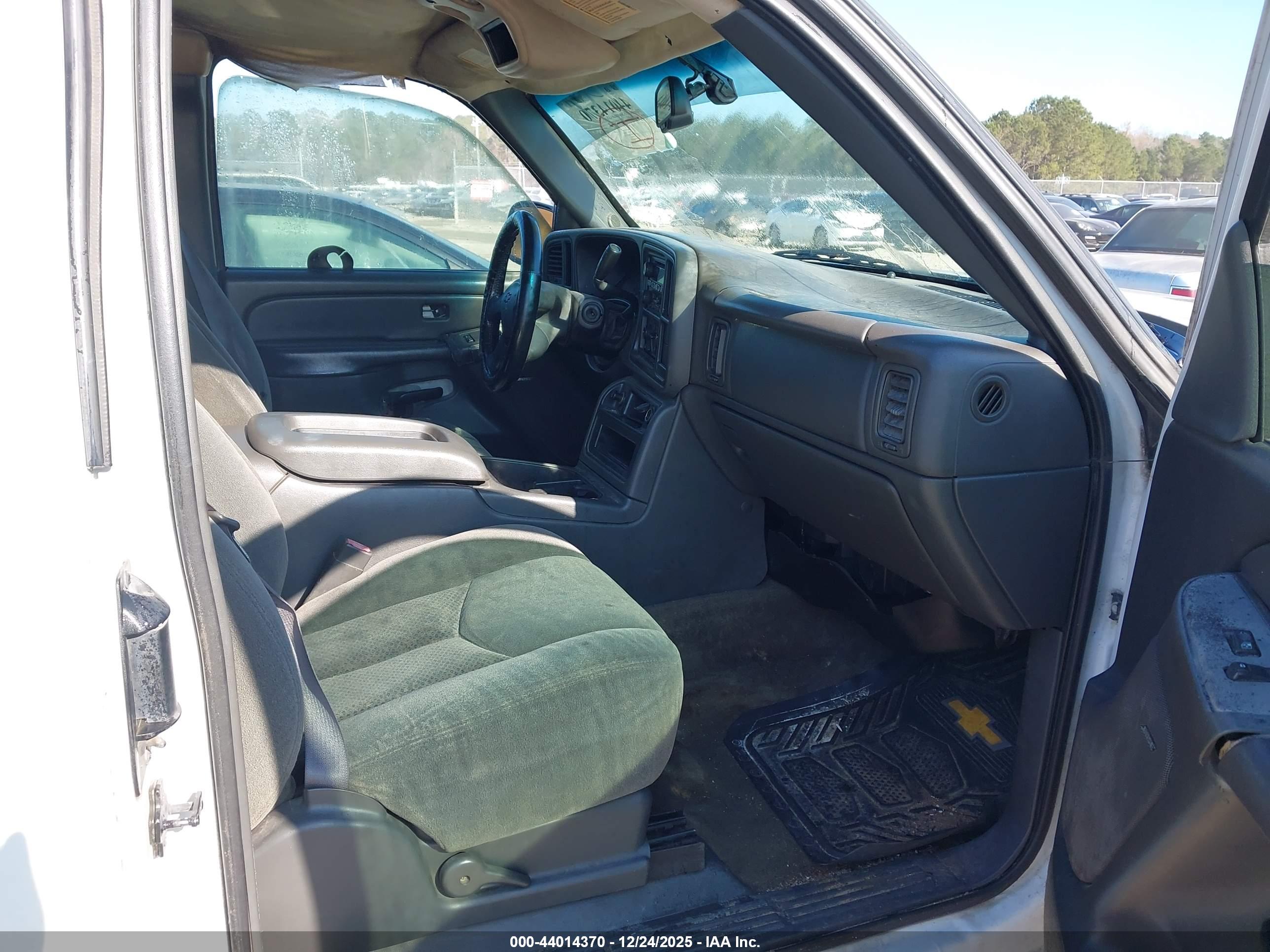 CHEVROLET SILVERADO image 5