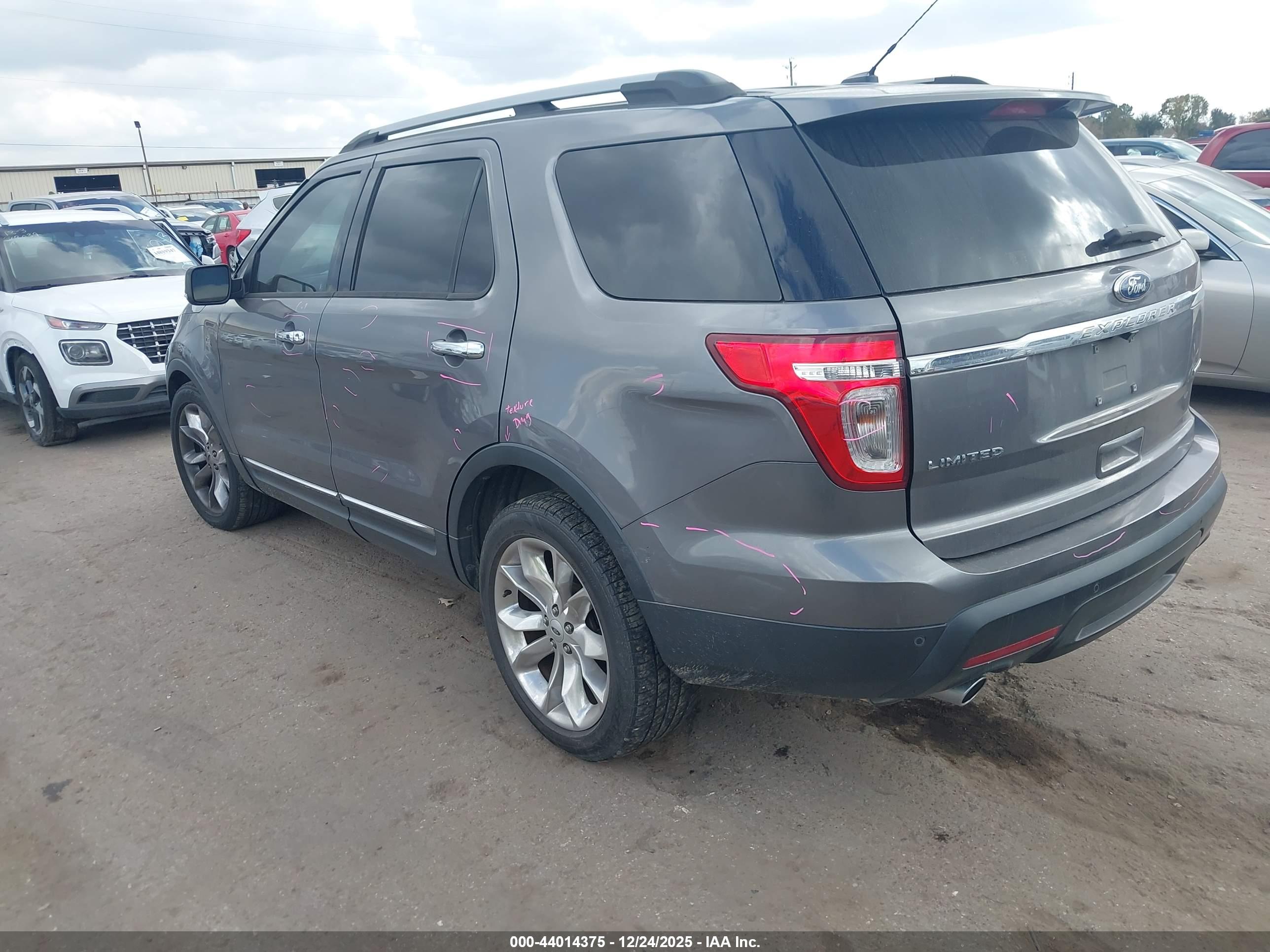 FORD EXPLORER image 3