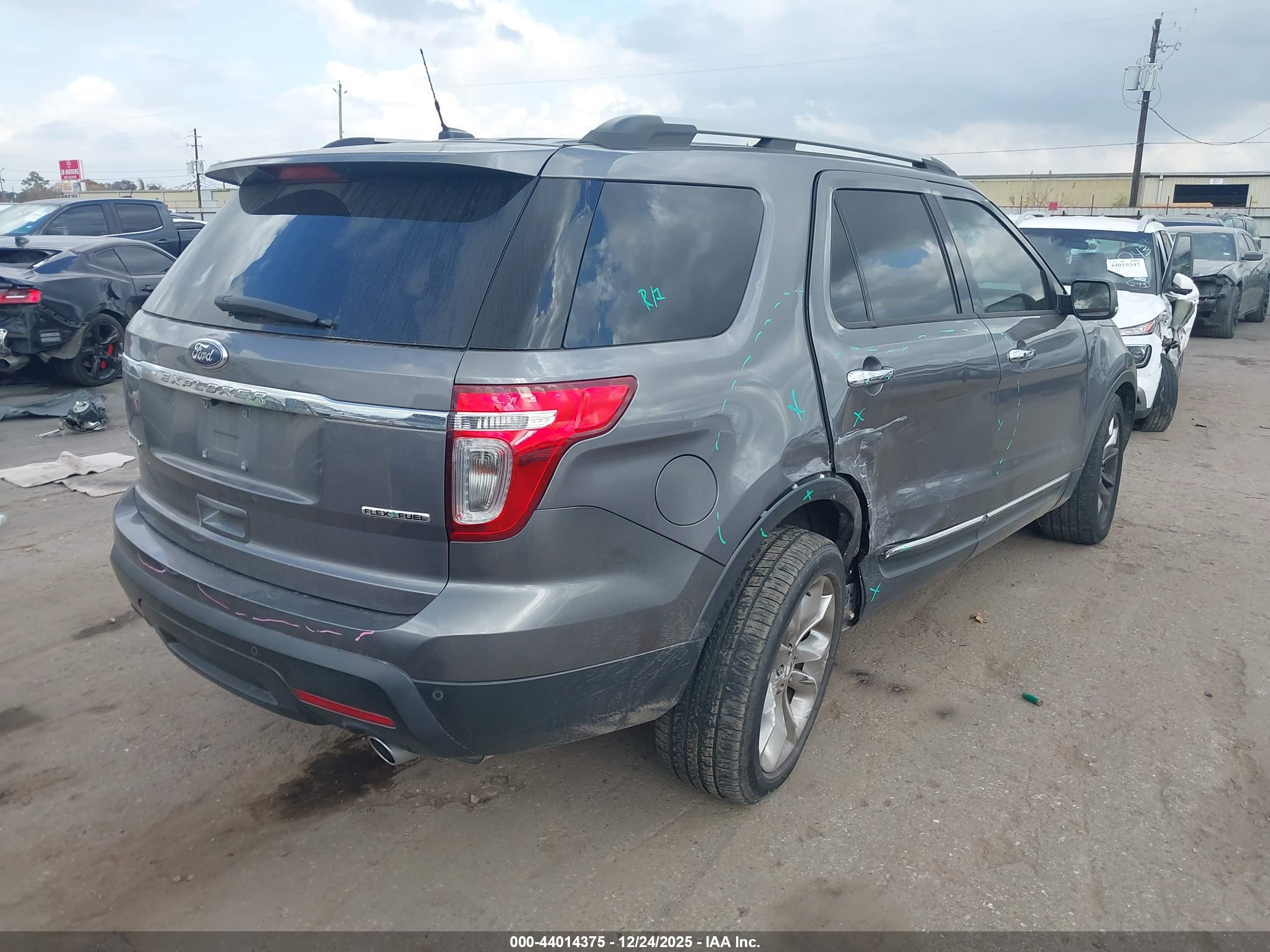 FORD EXPLORER image 4