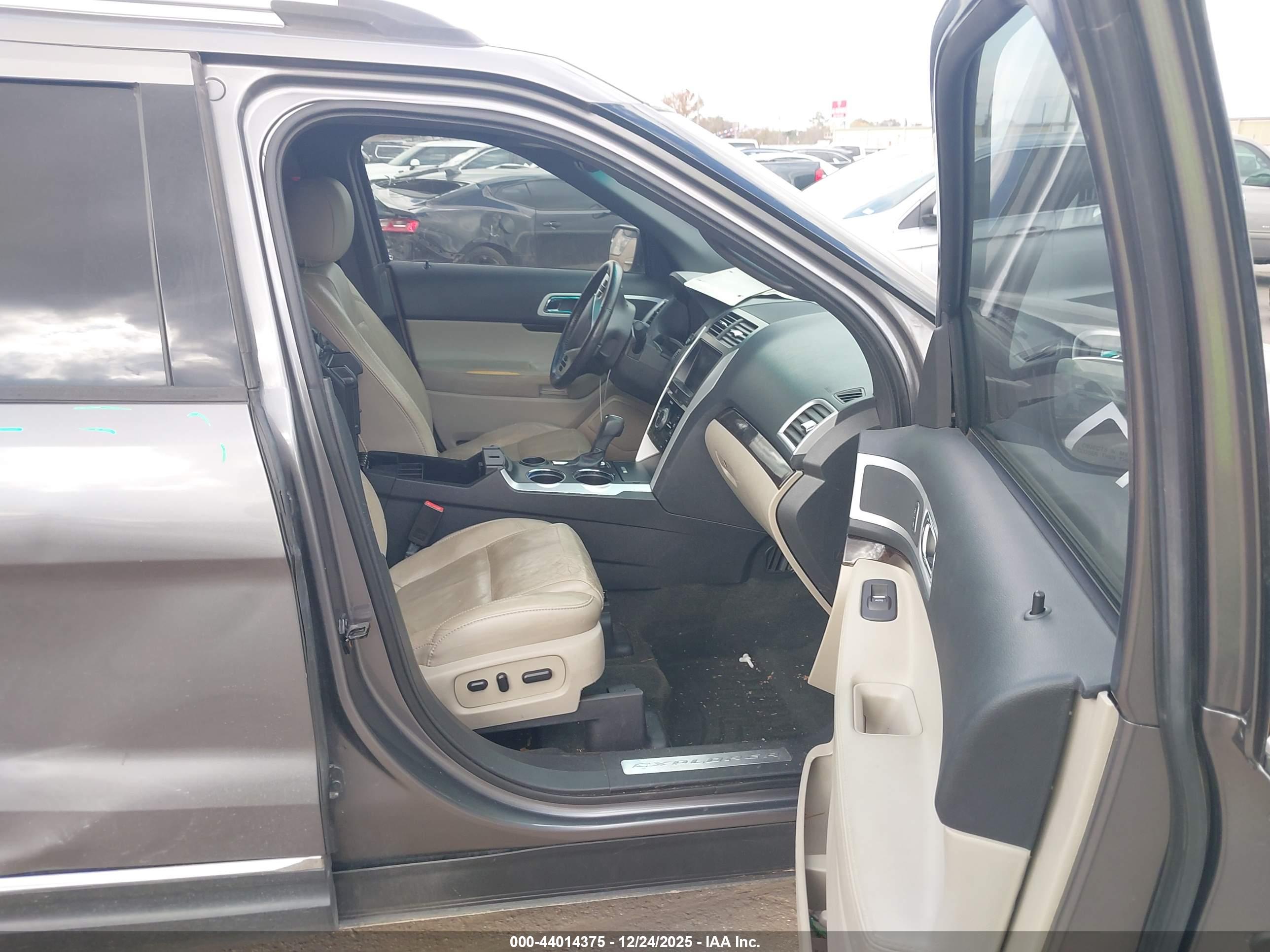 FORD EXPLORER image 5