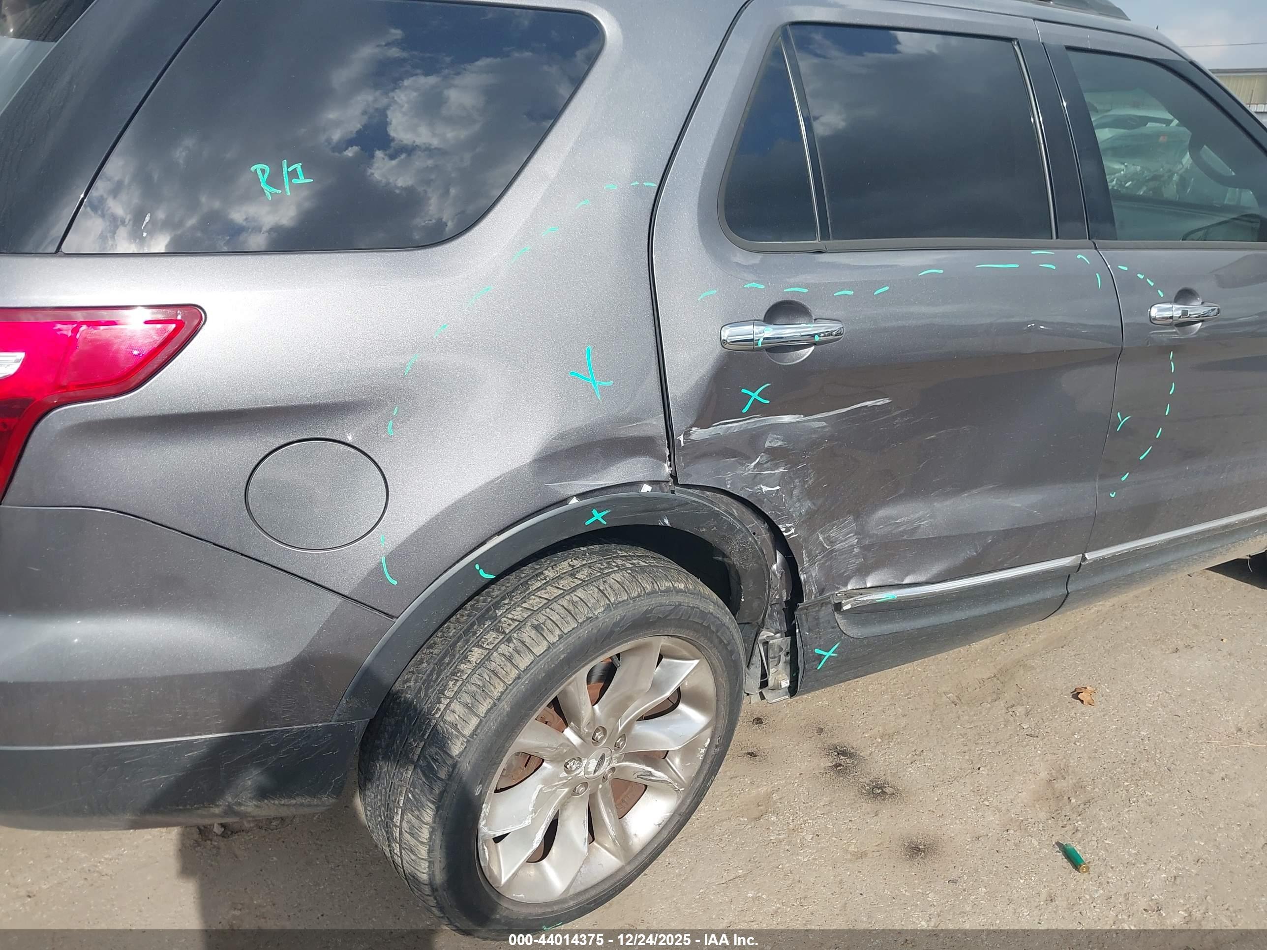FORD EXPLORER image 6
