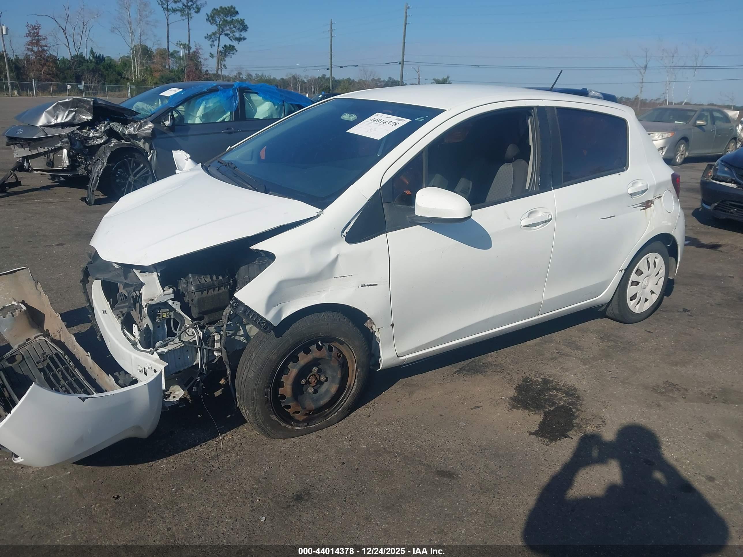 TOYOTA YARIS image 2