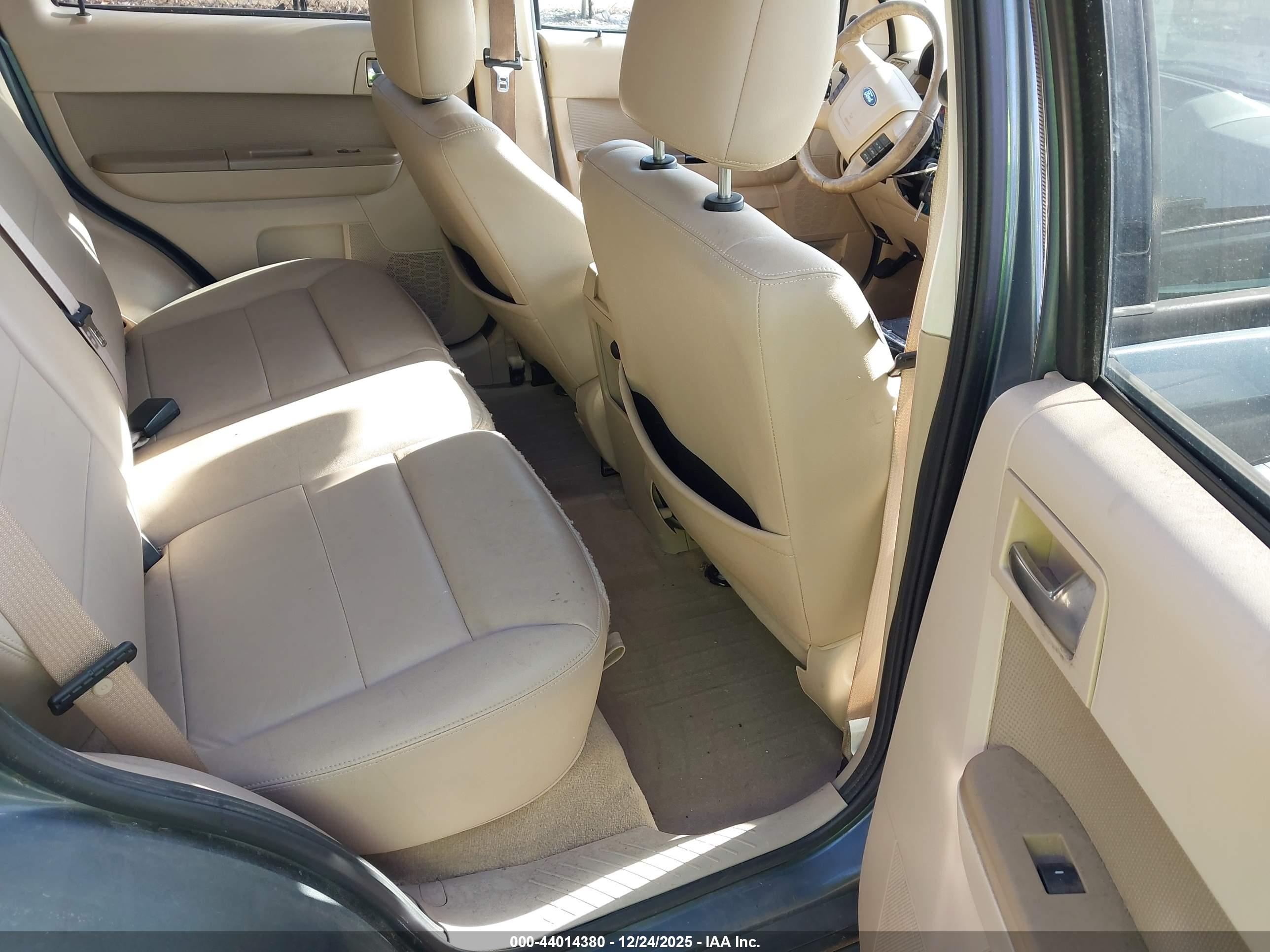 FORD ESCAPE image 8