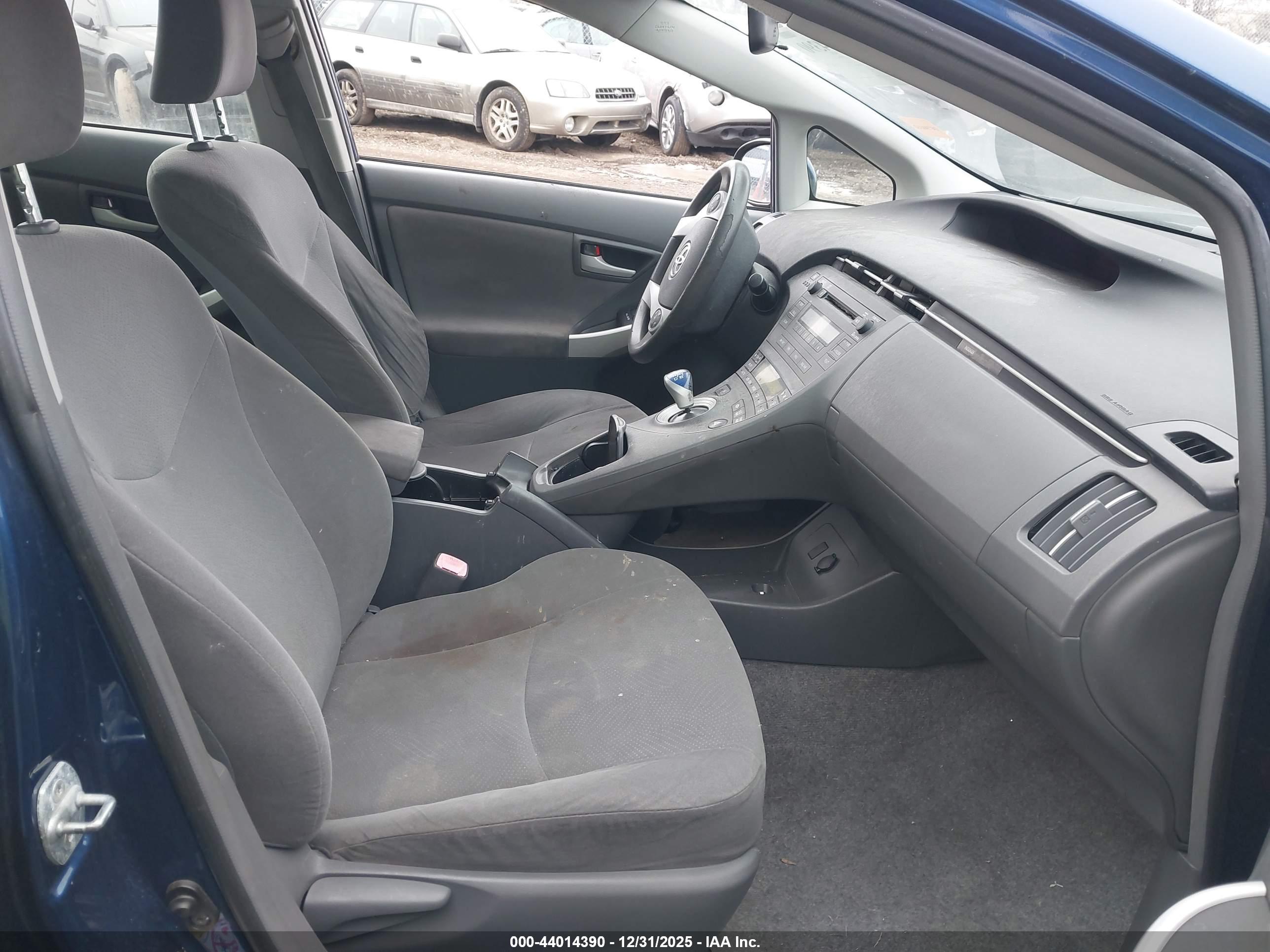 TOYOTA PRIUS image 5