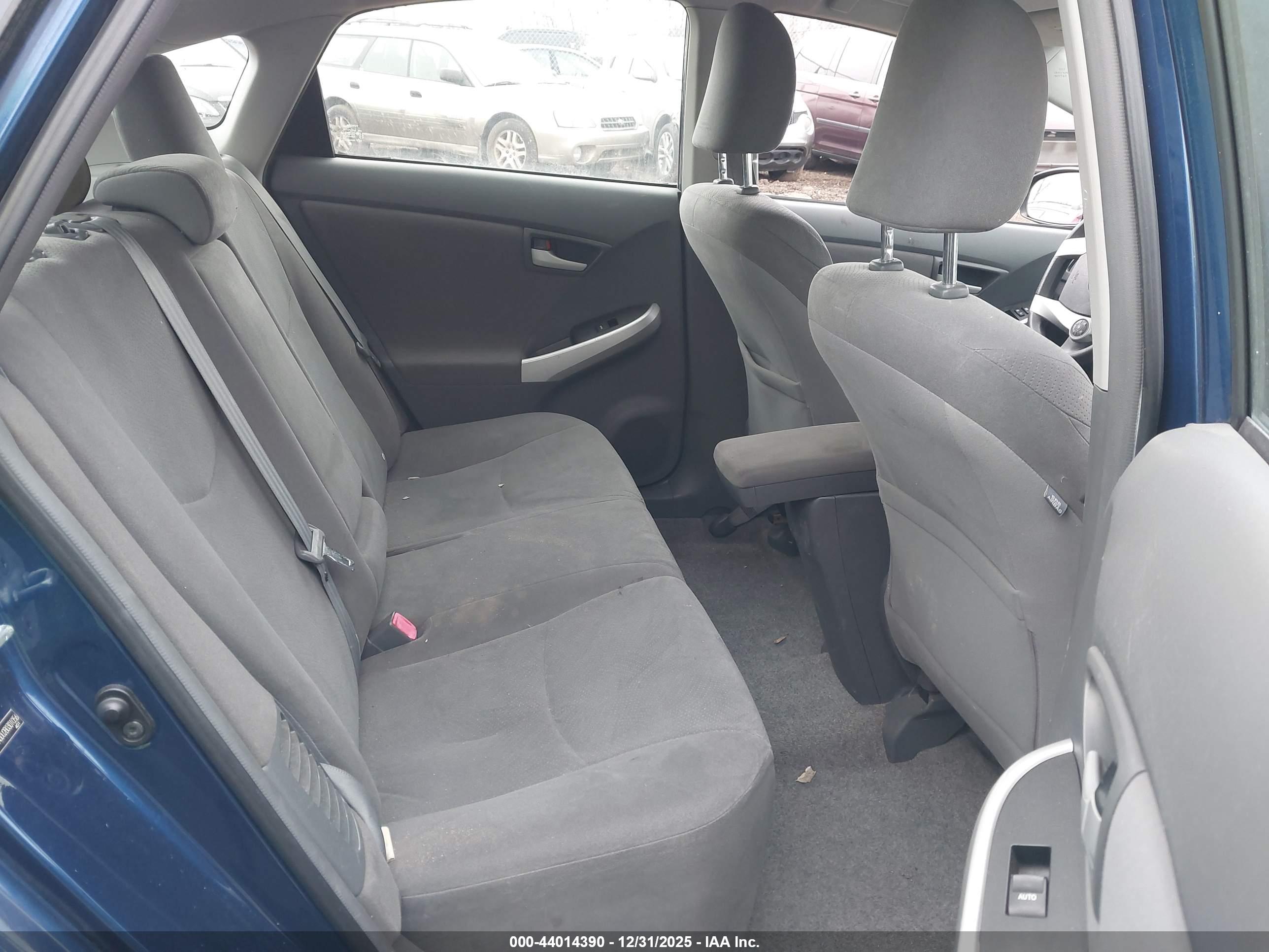 TOYOTA PRIUS image 8