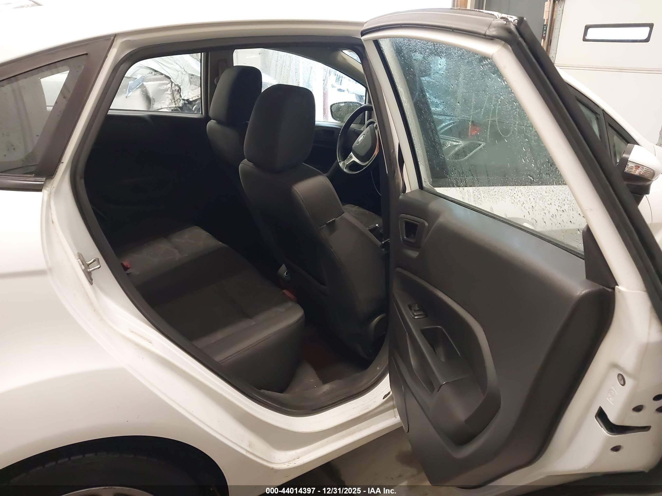 FORD FIESTA image 8