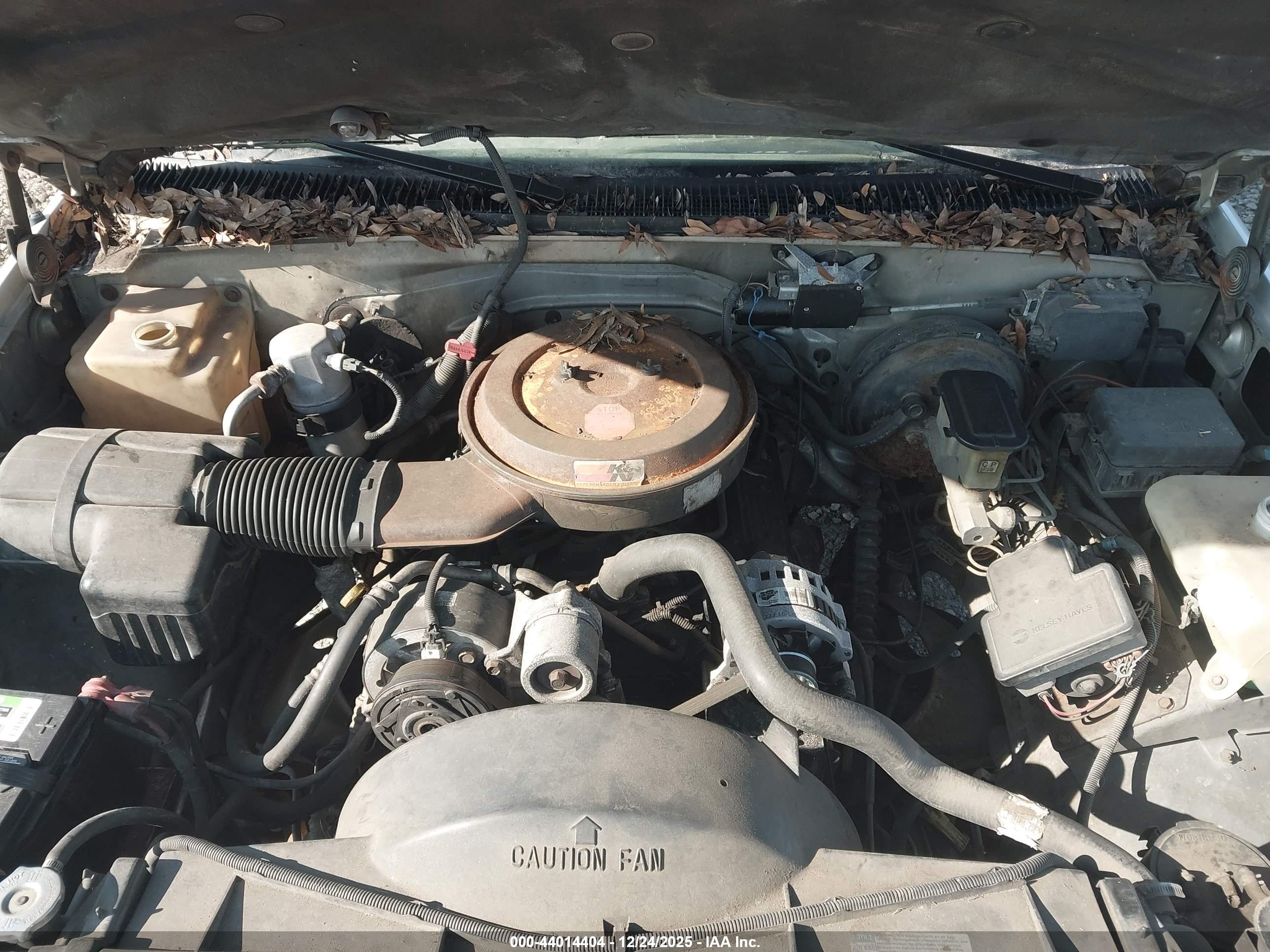 CHEVROLET GMT-400 image 10