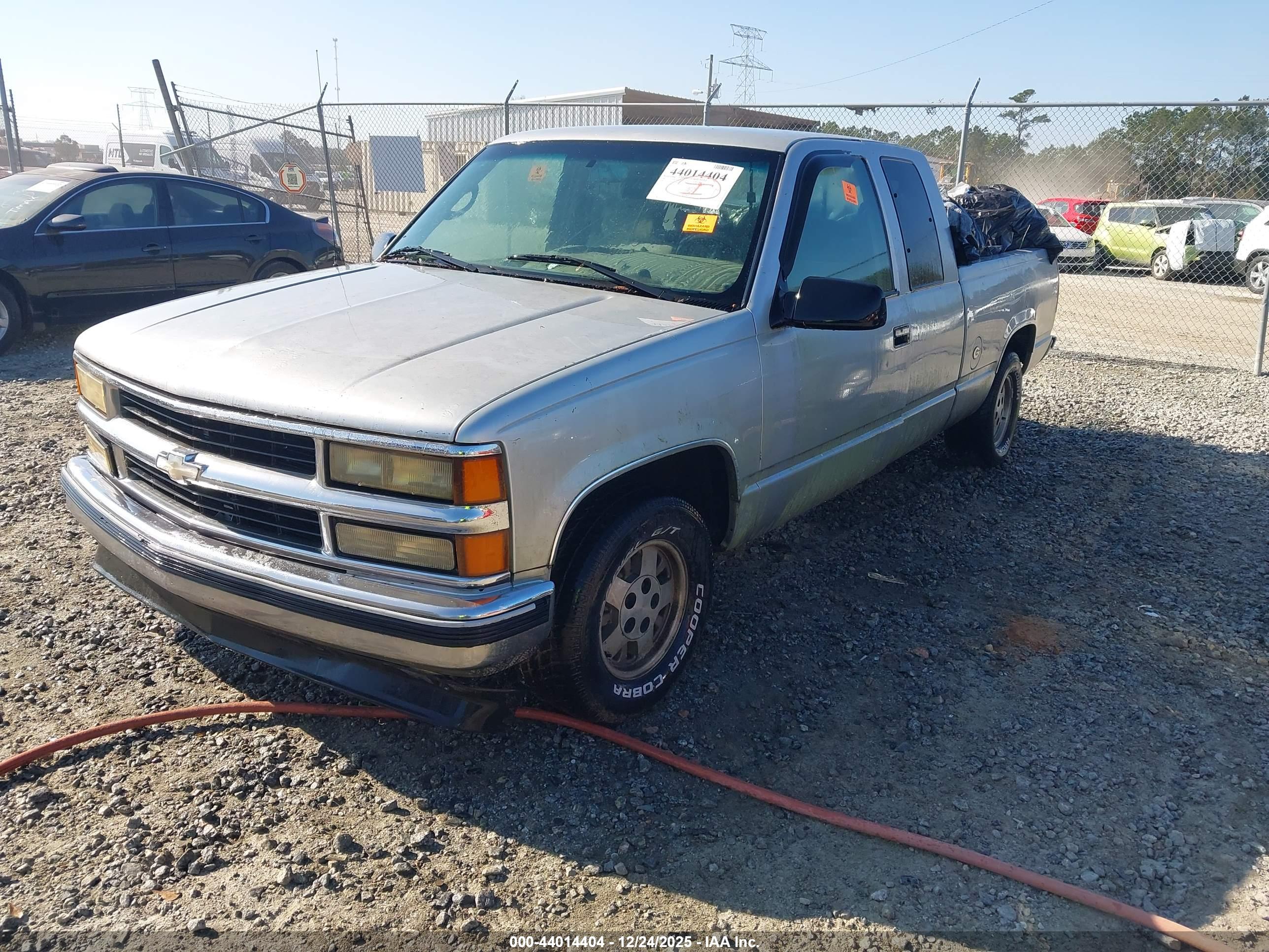 CHEVROLET GMT-400 image 2