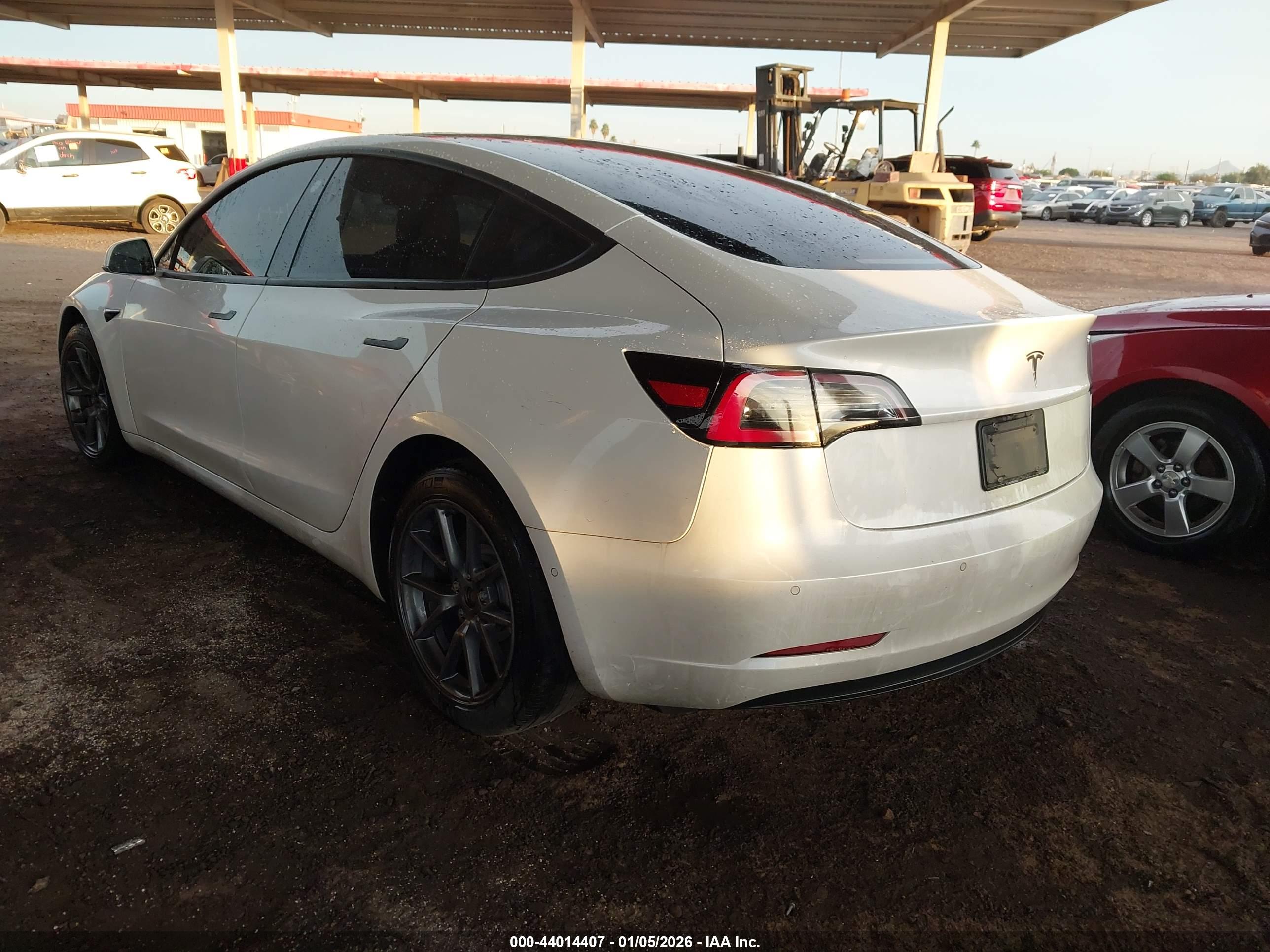 TESLA MODEL image 3