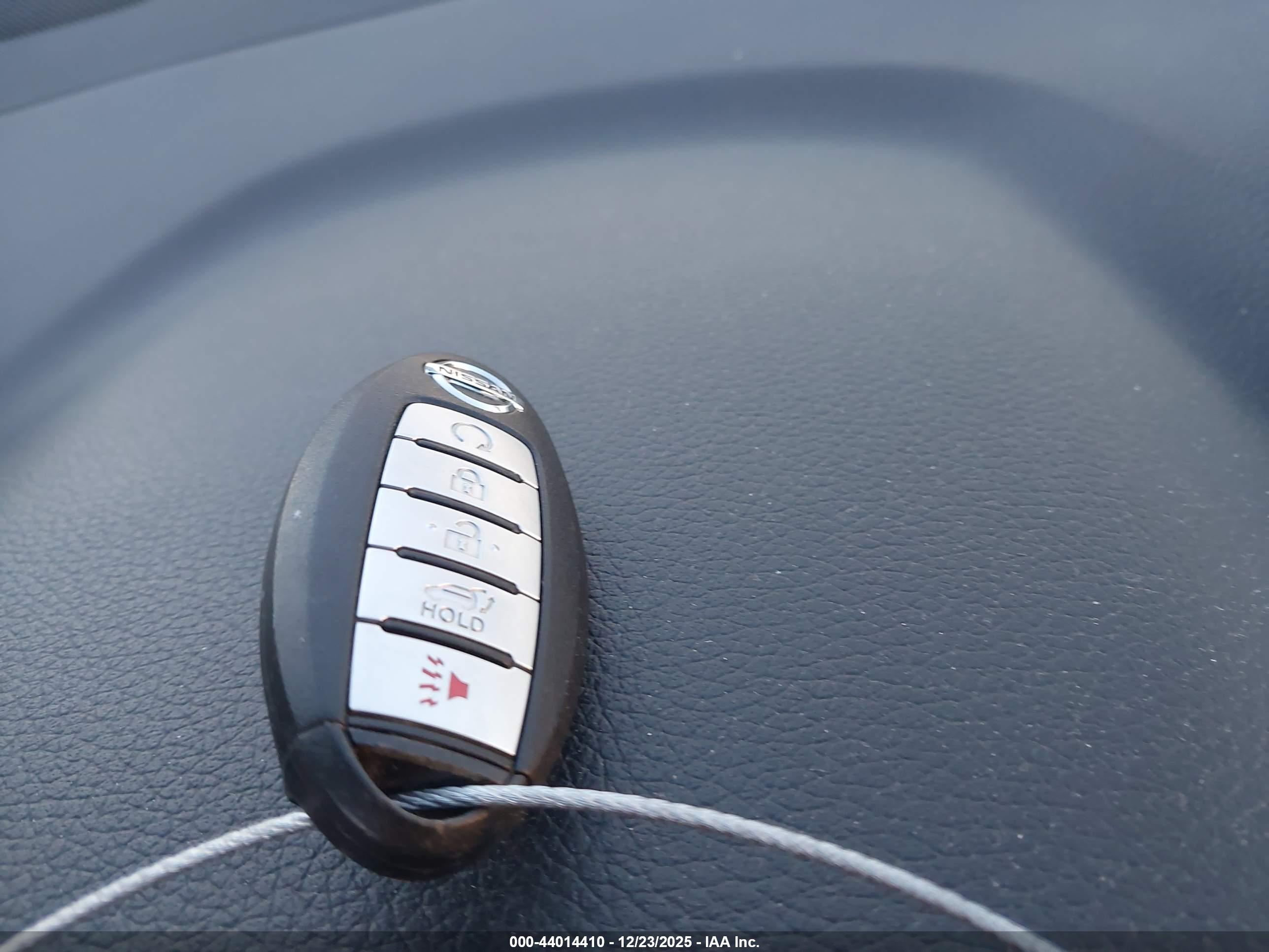 NISSAN ROGUE image 11